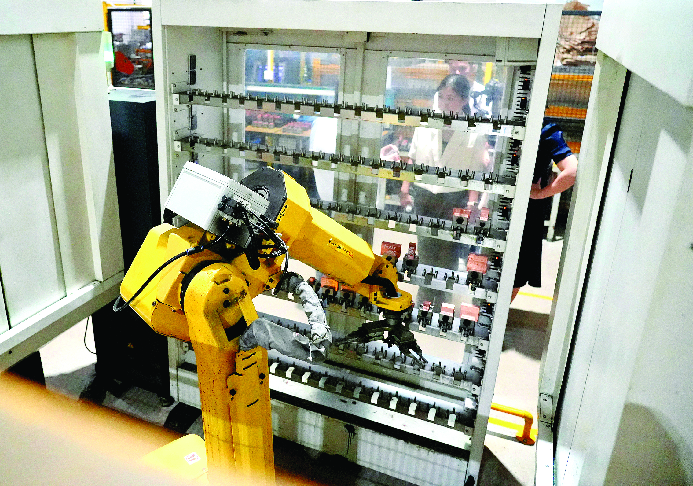     广东维尔科技有限公司二期的机器人生产线。    惠州日报记者许文昌 摄