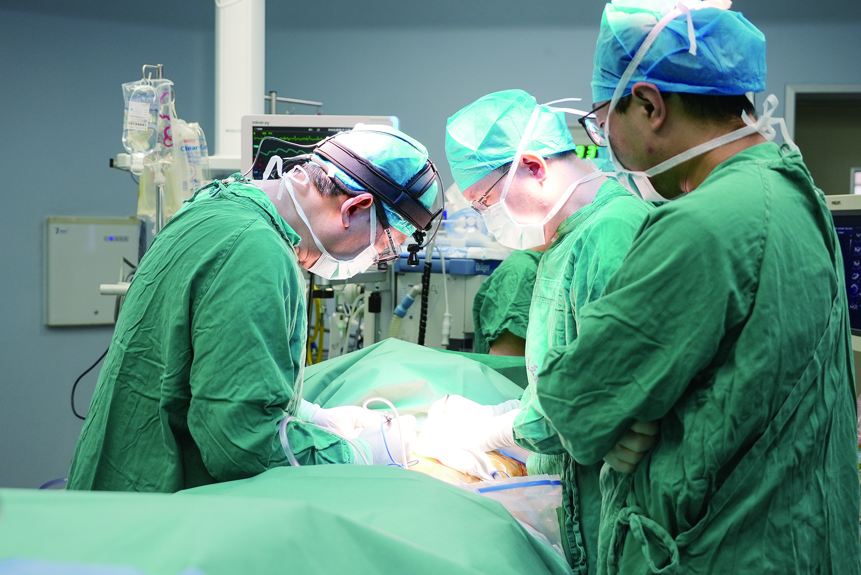 <p>    中山一院惠亚医院开展首例心脏外科手术。</p>