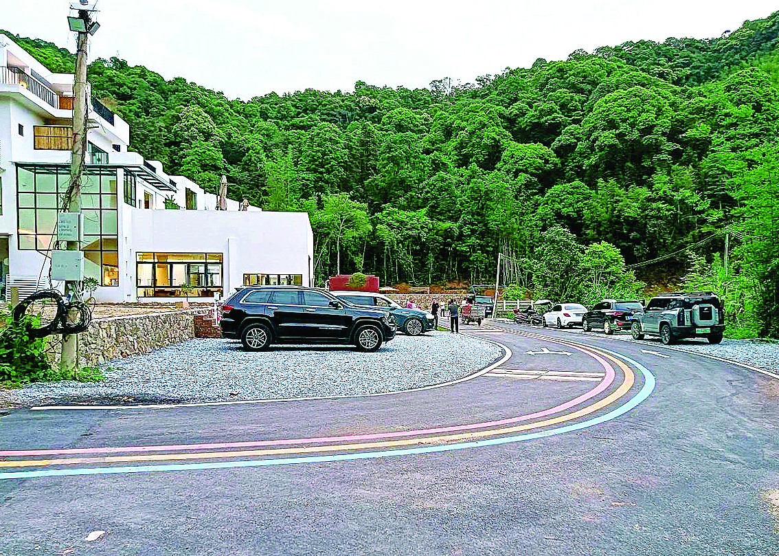     民宿、农家乐、餐馆等旅游配套项目在炉下社区如雨后春笋般涌现。