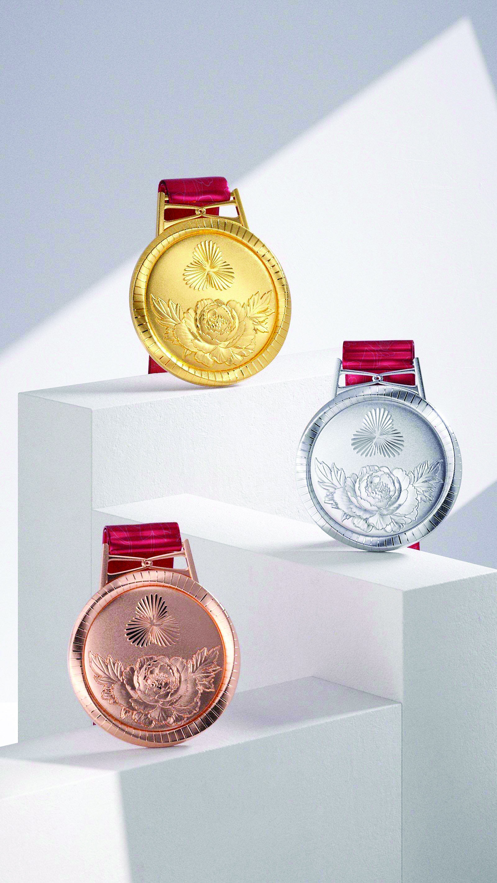     第十五届全国运动会竞技体育项目奖牌。新华社发