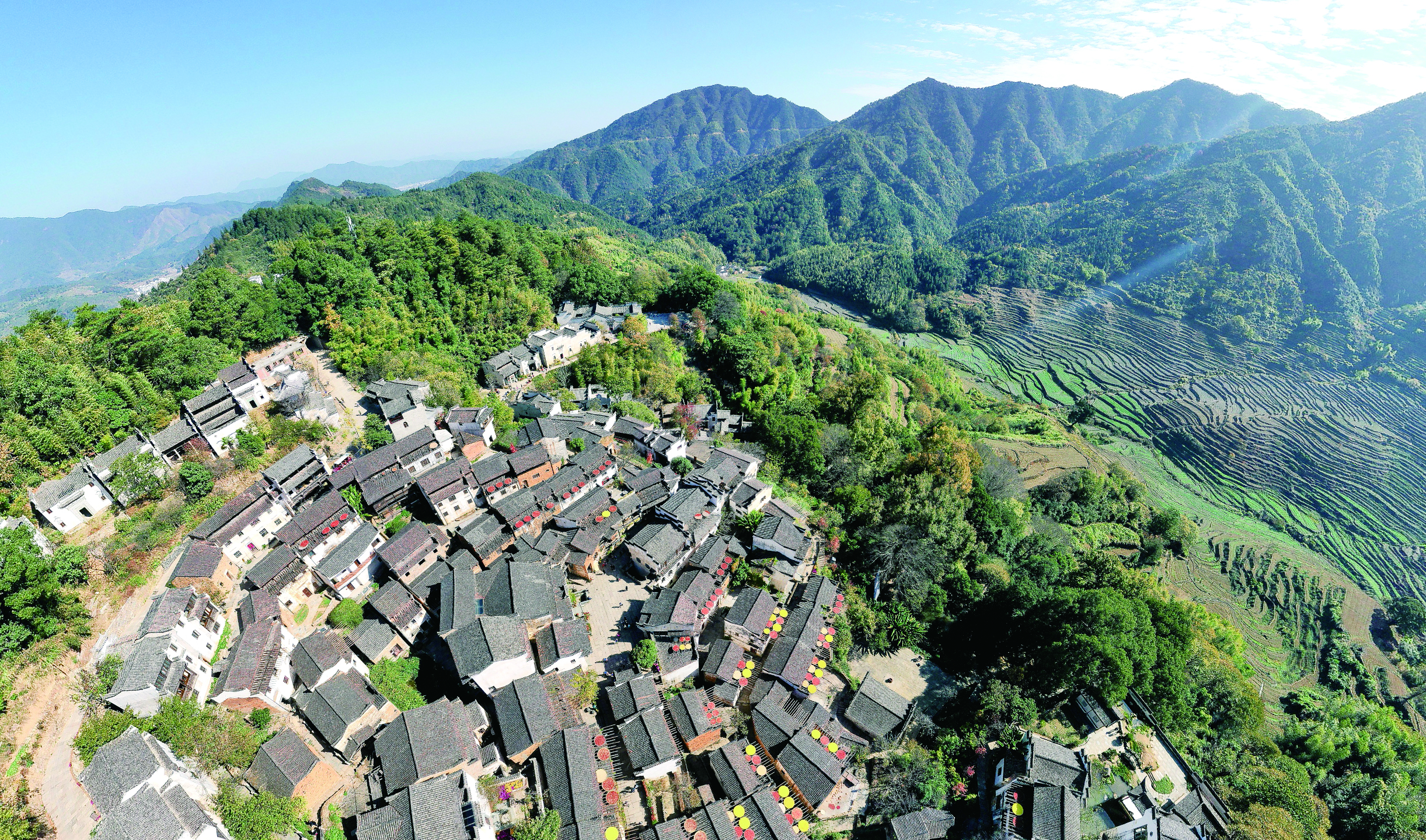     篁岭鲜花小镇。