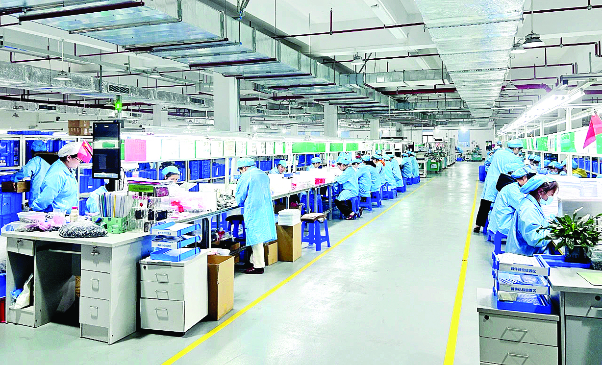     惠州龙门工业园区一企业抢抓时间有序生产。惠州日报记者黄宇翔 通讯员龙融心 摄