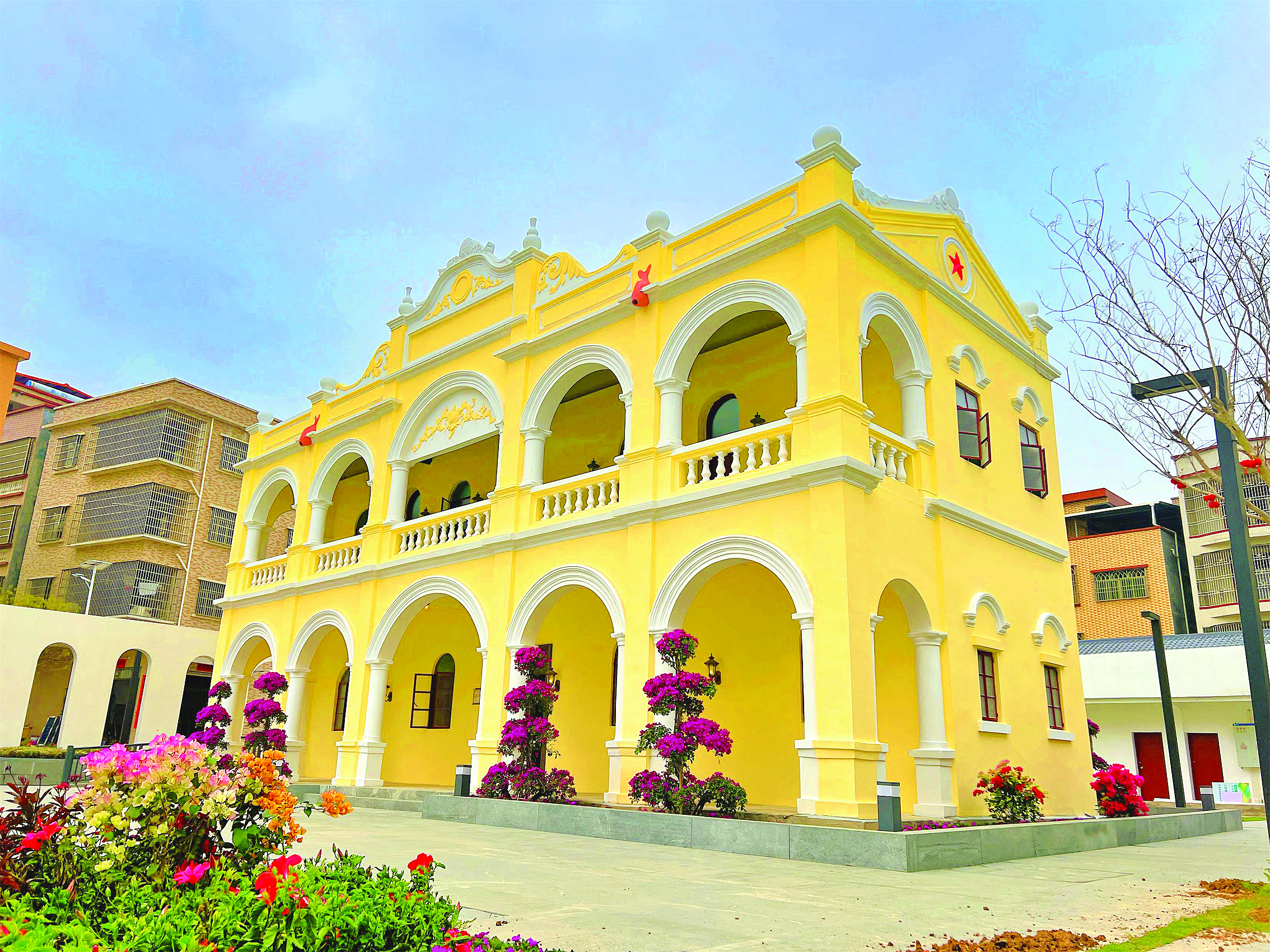     位于新平大道旁的白花美丽圩镇客厅。