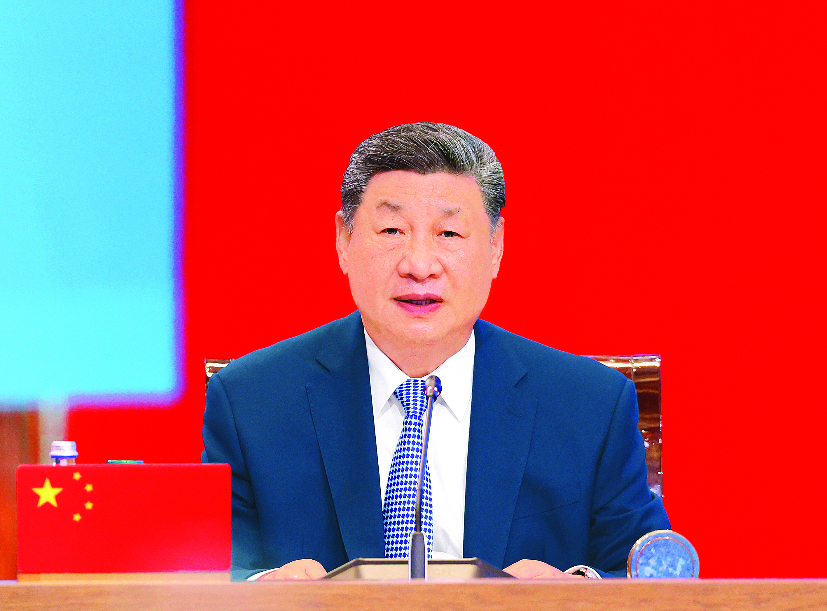     当地时间6月17日下午，第二届中国－中亚峰会在阿斯塔纳独立宫举行。哈萨克斯坦总统托卡耶夫主持会议。中国国家主席习近平、吉尔吉斯斯坦总统扎帕罗夫、塔吉克斯坦总统拉赫蒙、土库曼斯坦总统别尔德穆哈梅多夫、乌兹别克斯坦总统米尔济约耶夫出席。这是习近平发表题为《弘扬“中国－中亚精神” 推动地区合作高质量发展》的主旨发言。新华社发