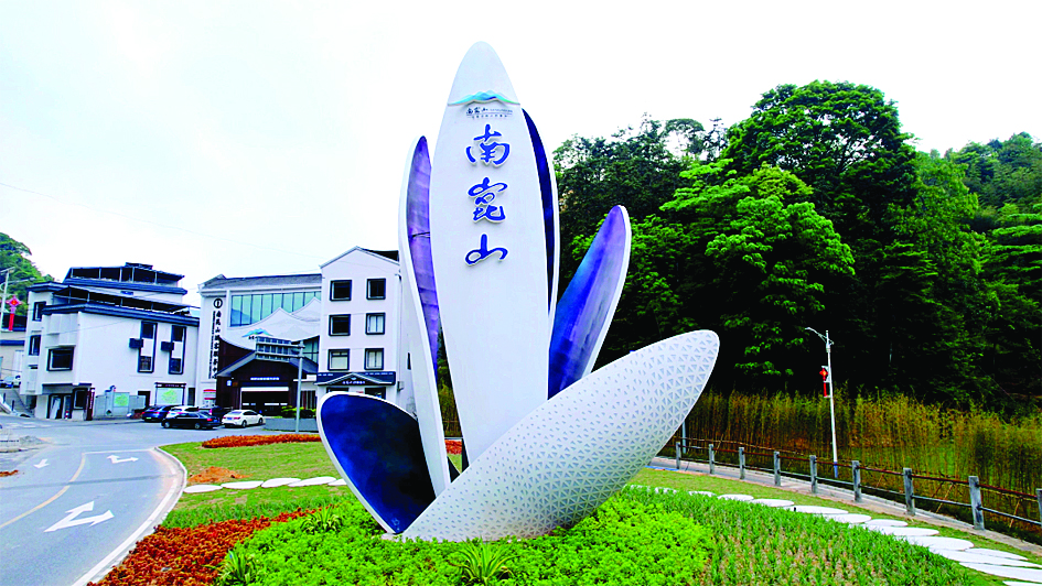     南昆山生态旅游区的入口通道标识以兰花为原型。惠州日报记者黄宇翔 通讯员龙融心 摄