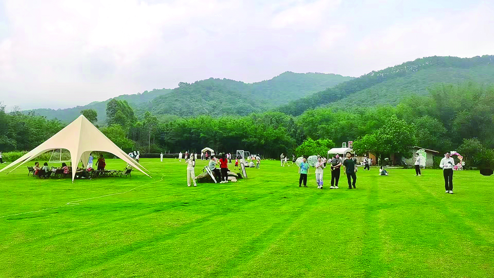     徐田村“罗浮山下·兰门村”康养民宿吸引众多游客。