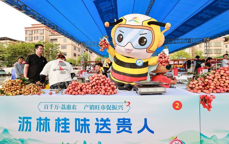 <p>仲恺IP形象“恺小蜂”助力荔枝销售。</p>