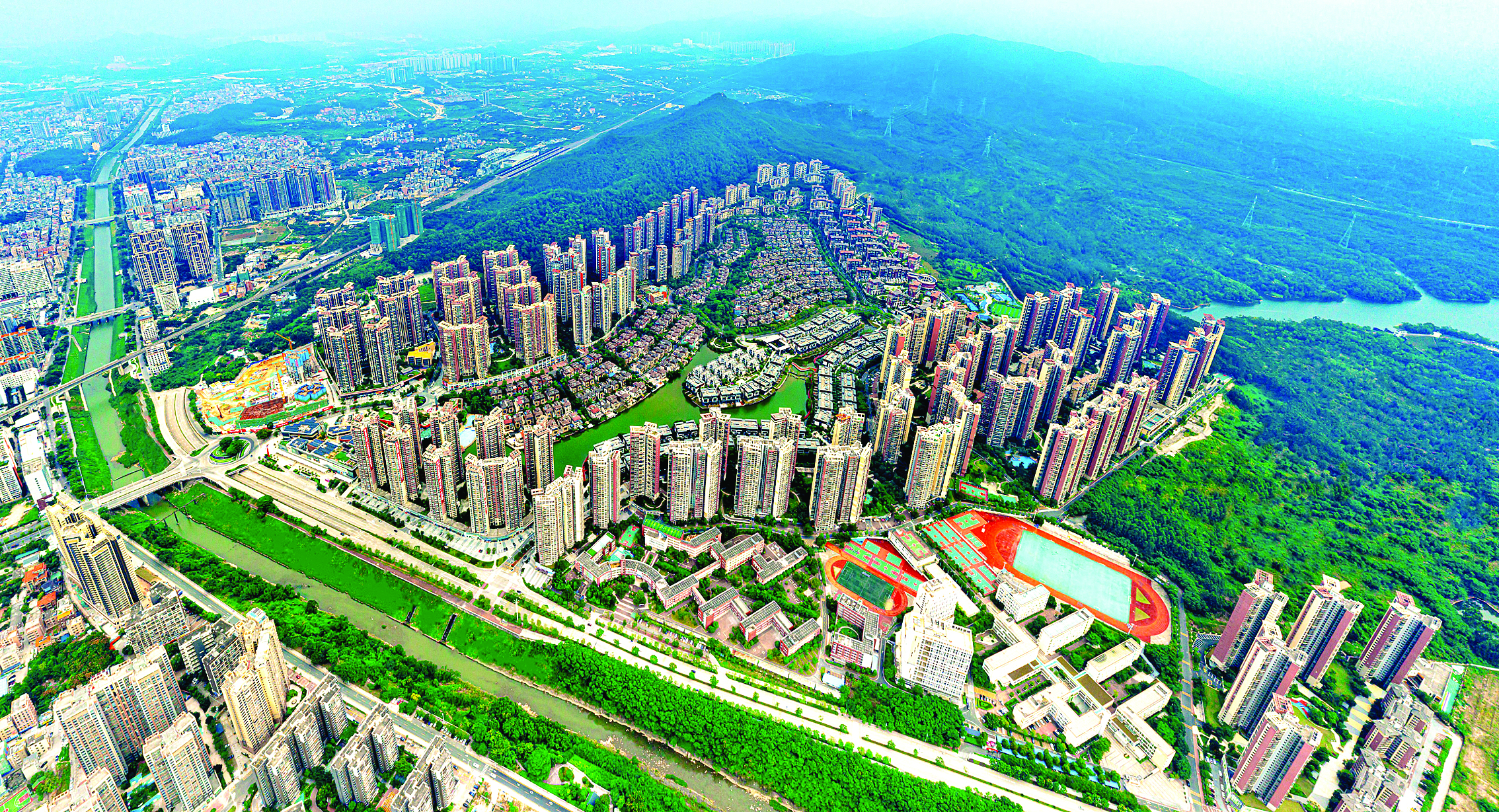     星河社区是惠阳新型城市社区试点之一，构建了“普惠共享+全龄友好”服务体系。