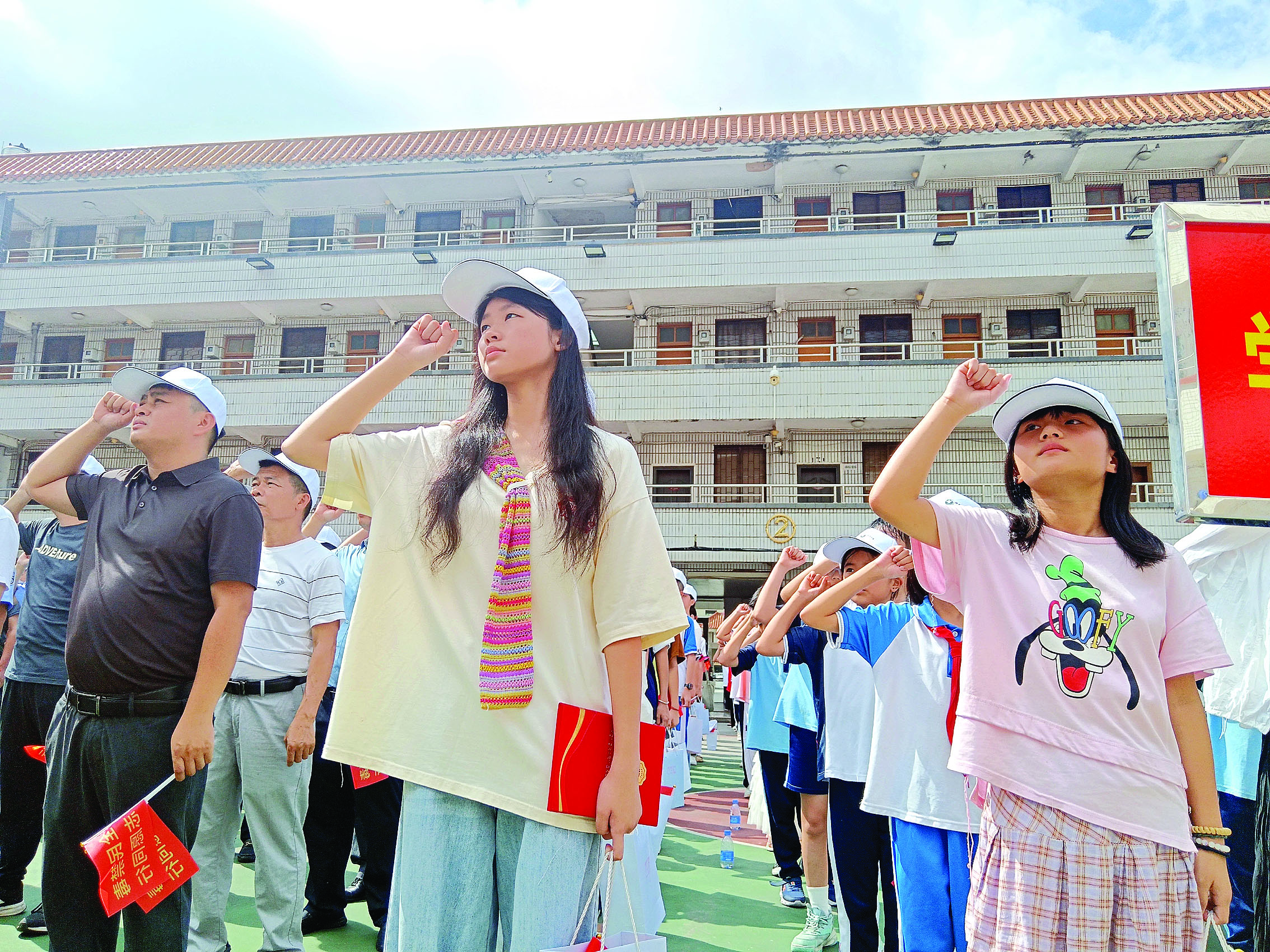     学生庄严宣誓。惠州日报记者蔡伟健 摄
