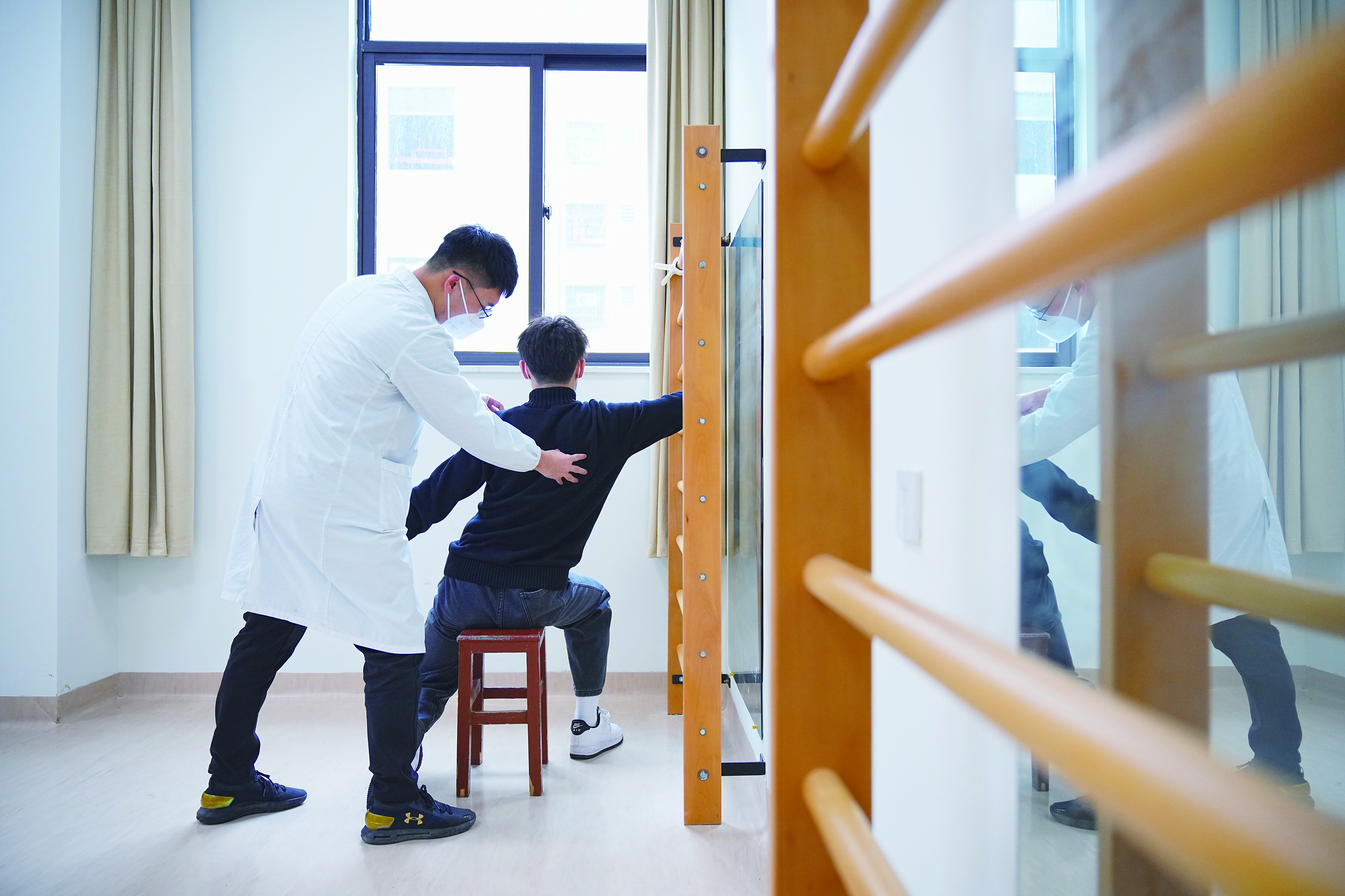     骨质疏松是一种可诊断、可治疗的疾病。惠州日报记者周楠 摄