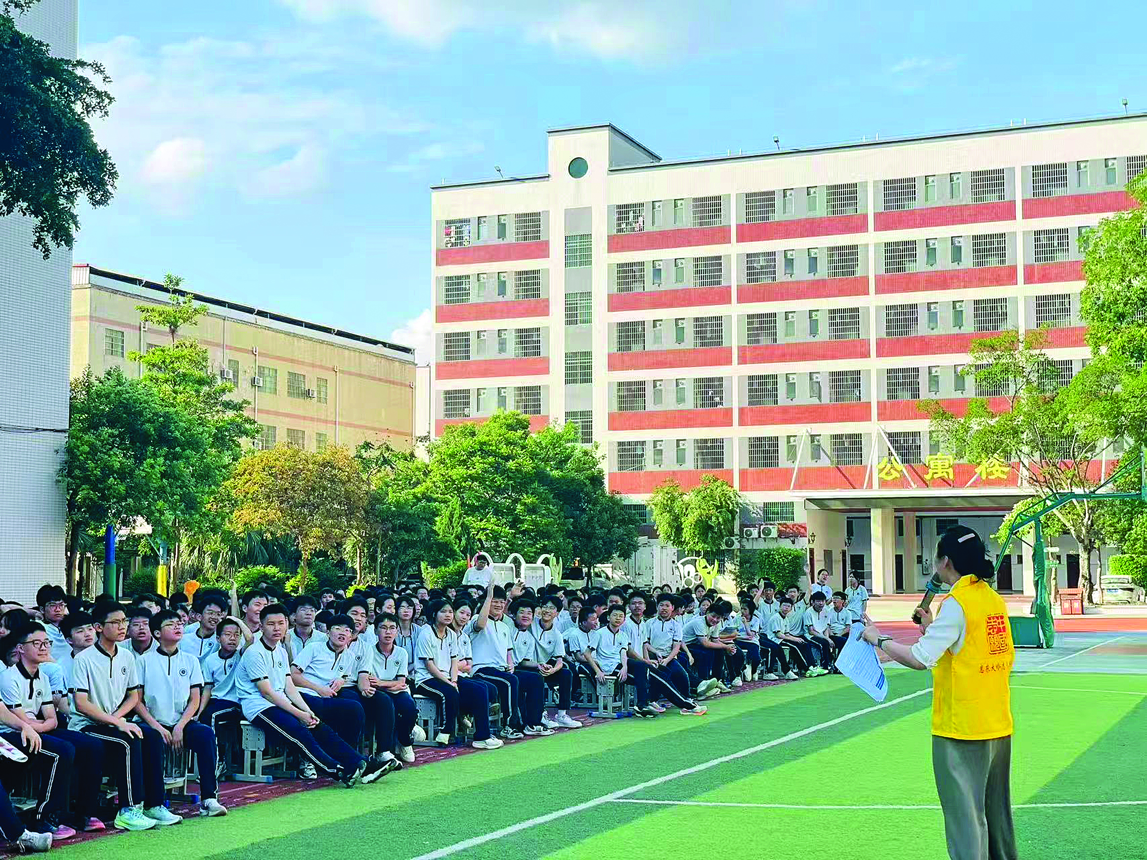     心理辅导团队在学校开展预防校园霸凌情景剧活动。惠州日报记者洪鹊儿 摄