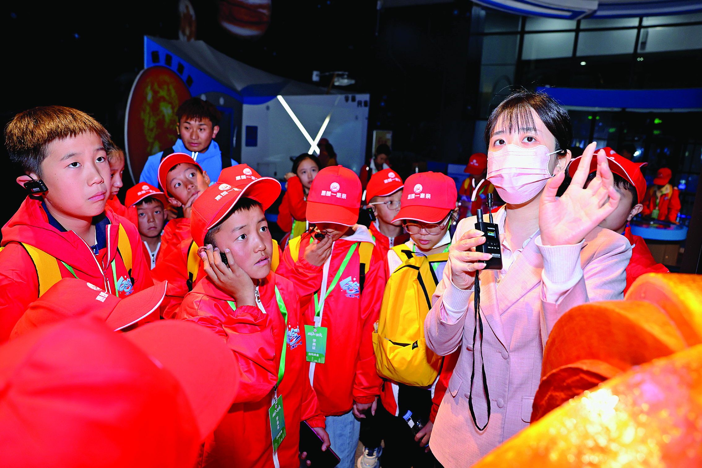     2024年惠州·朗县中小学生“惠朗同心梦 绽放团结花”石榴籽一家亲主题冬令营活动现场。