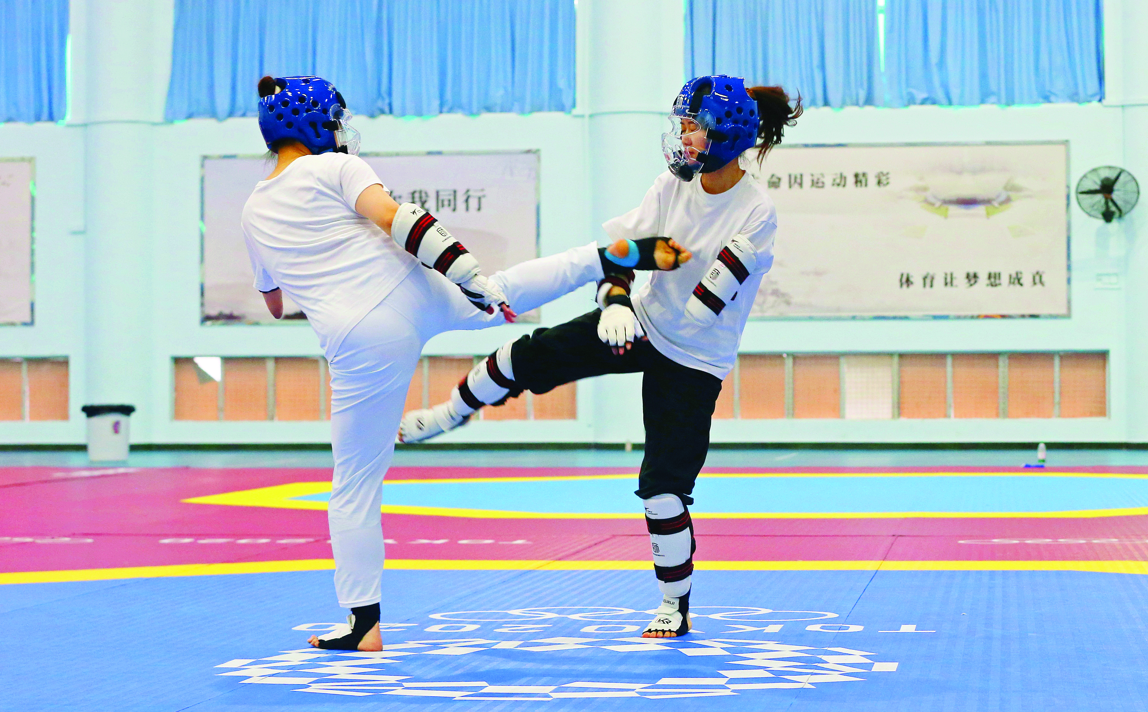     运动员全力以赴为测试赛做最后的冲刺准备。惠州日报记者朱金赞 摄