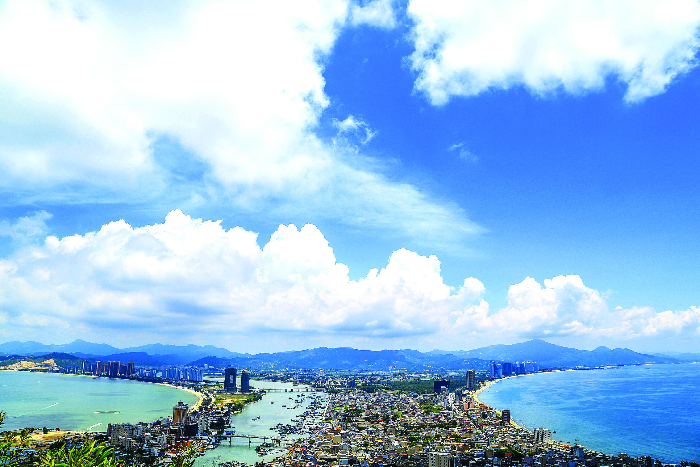     美丽的惠东双月湾。惠州日报记者蔡伟健 特约通讯员叶衍达 摄