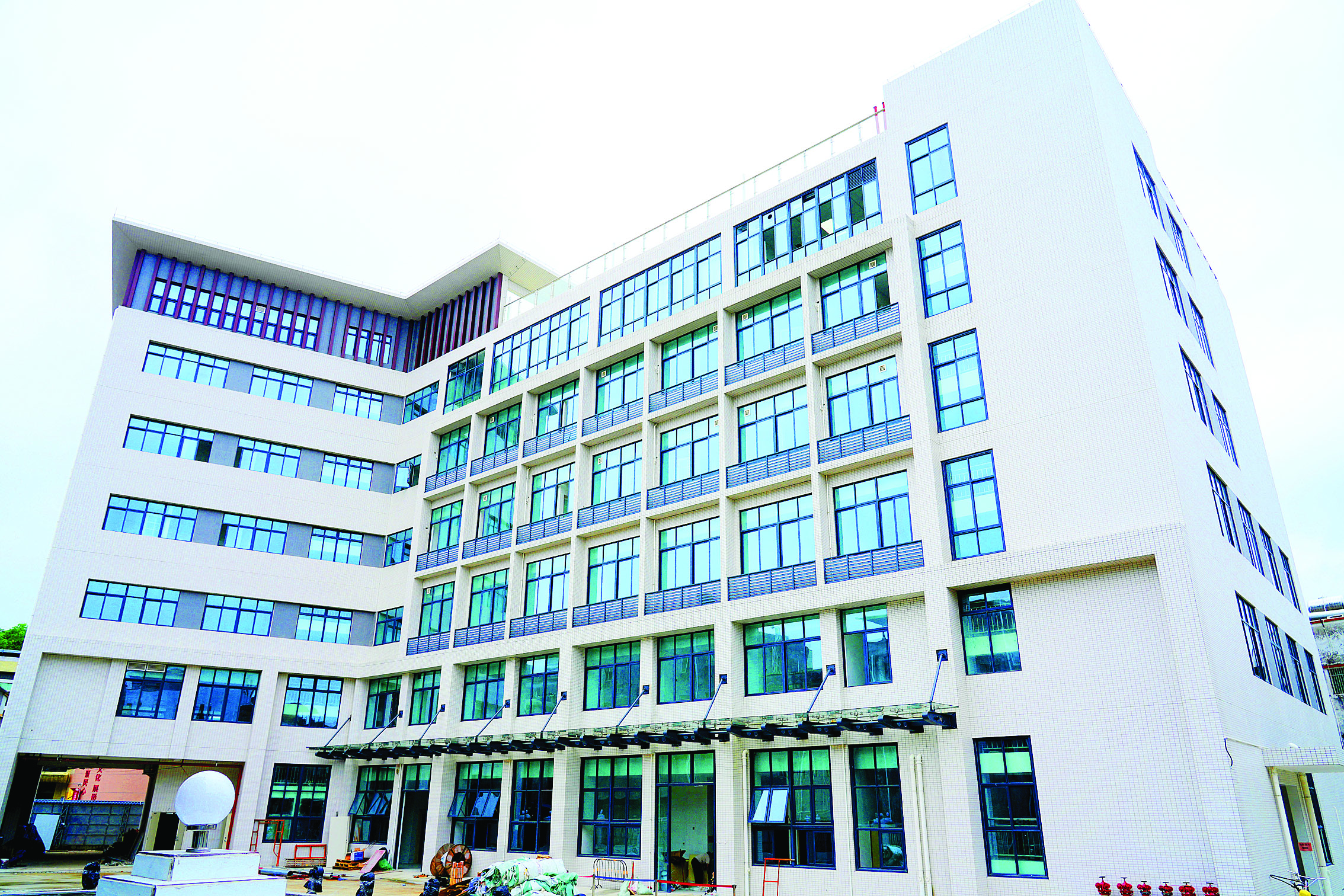     人大专项资金有力推动沙田镇中心卫生院改扩建工程，项目即将竣工。  本组图片 惠州日报记者许文昌 摄