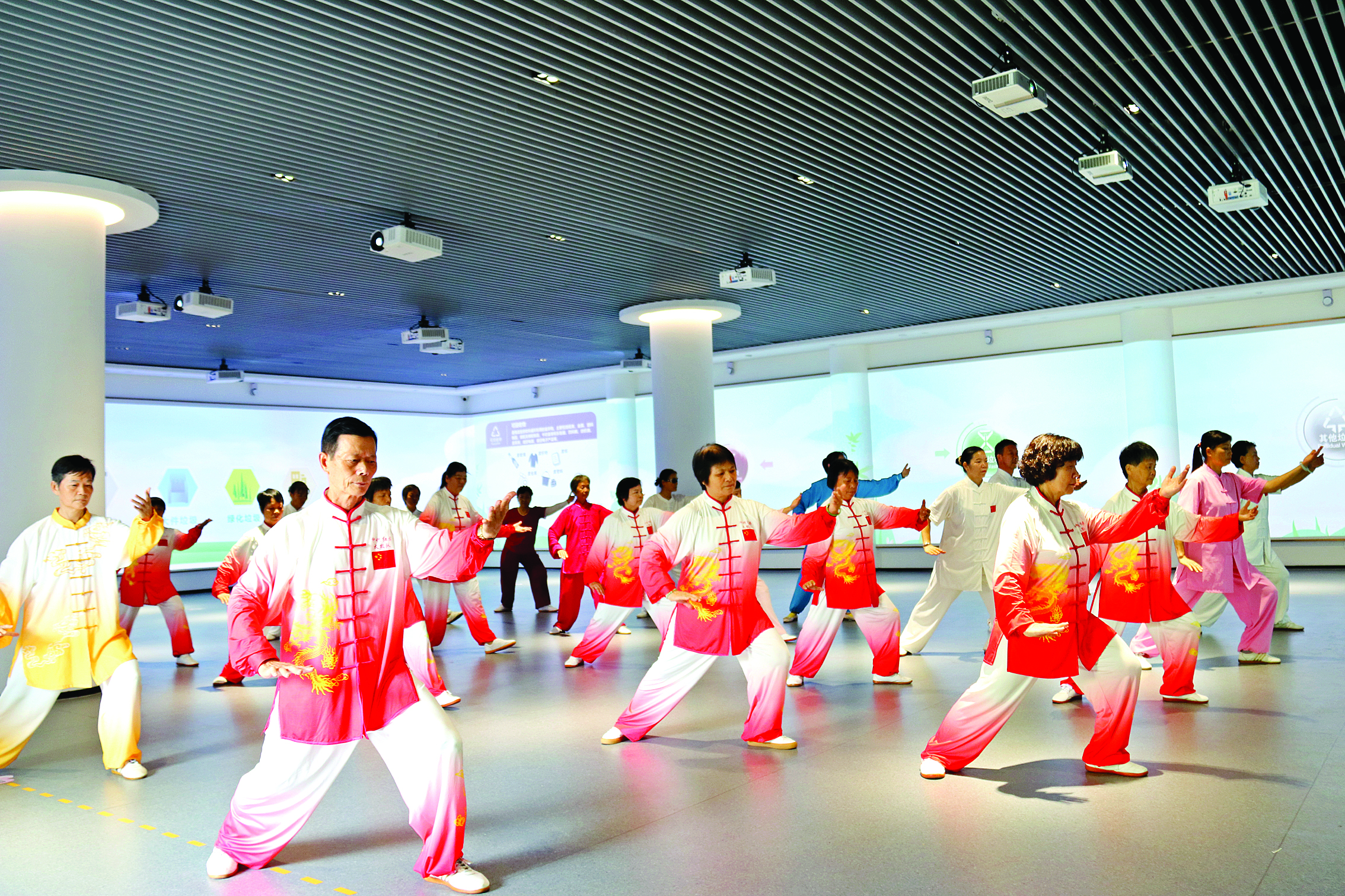     课程设置丰富多样，可满足不同年龄段的需求。                         惠州日报记者钟玮 摄