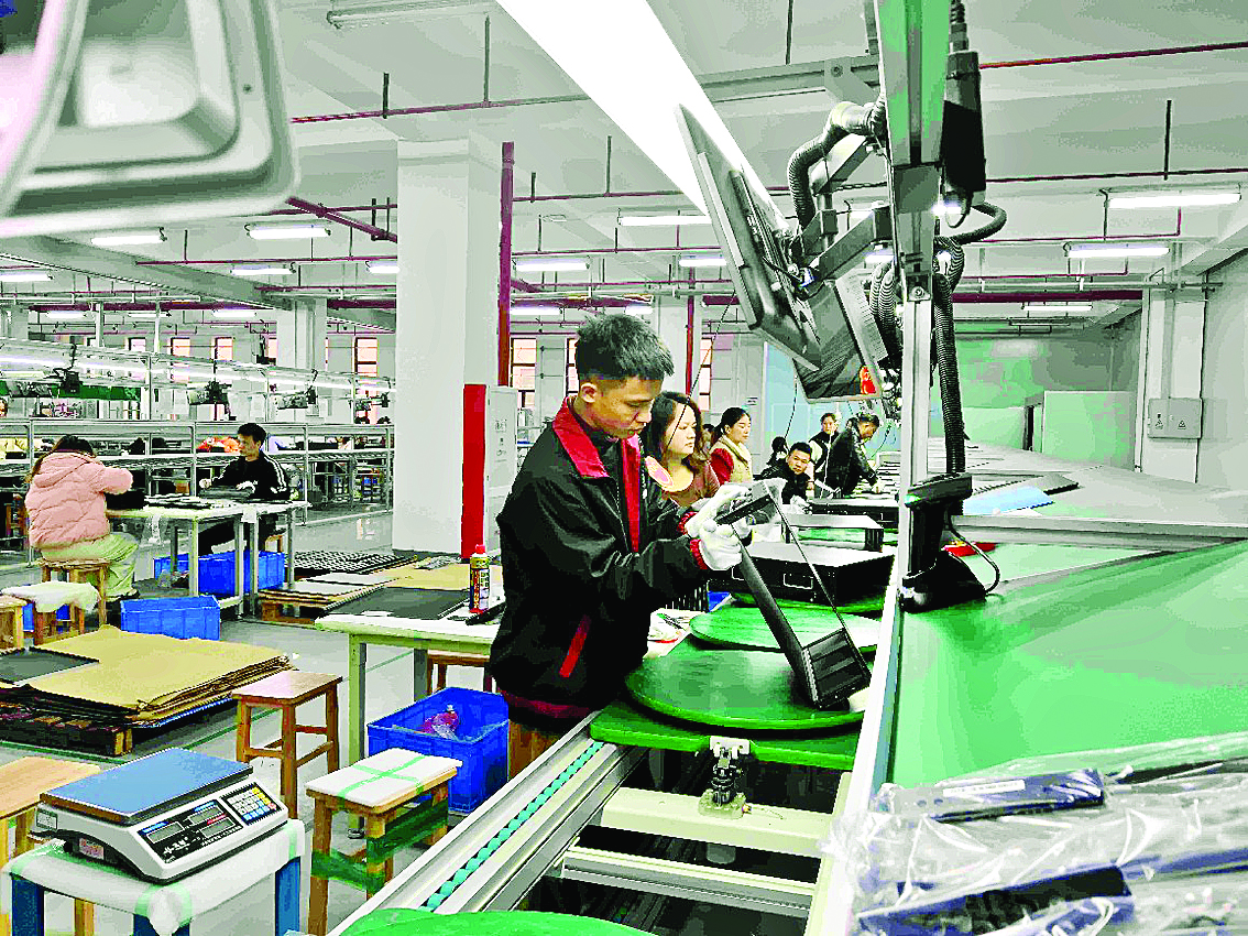     惠东1～5月制造业发展快速，企业生产一派火热。    惠州日报记者蔡伟健 摄