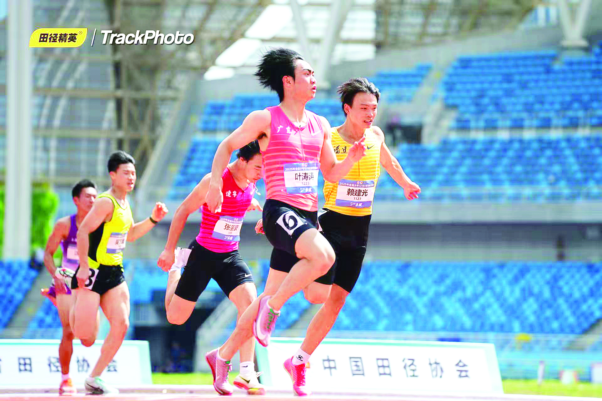     叶涛涛在赛场奋力奔跑。