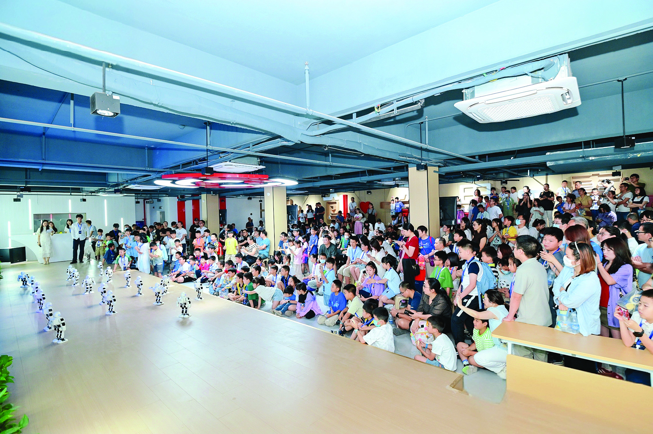     仲恺惠环惠新社区举行“机”智少年展风采“乐博杯”科技创新区域选拔赛。图片由惠新社区提供