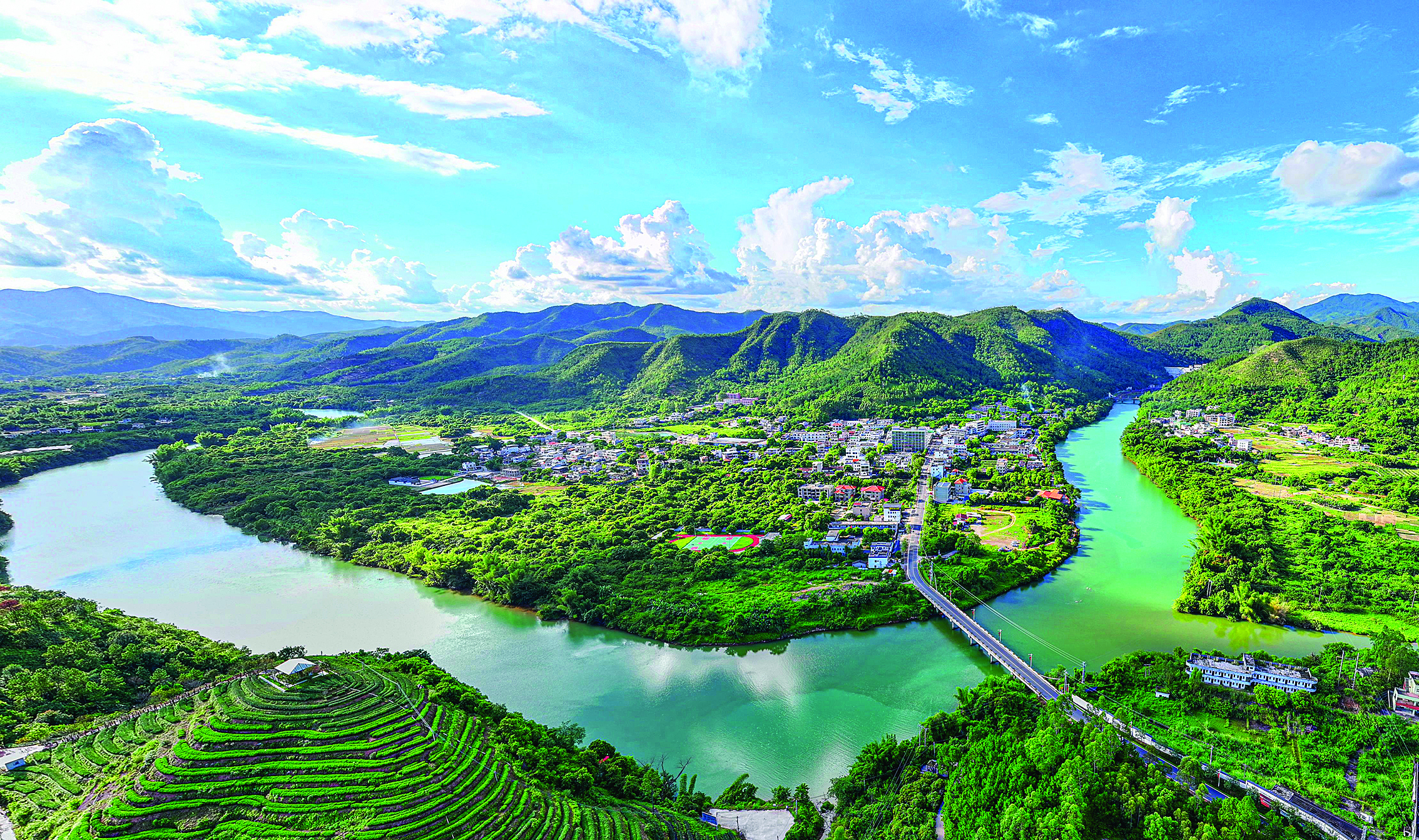 <p>    白盆珠田园风貌风光秀丽，文旅产业蓬勃发展。</p>