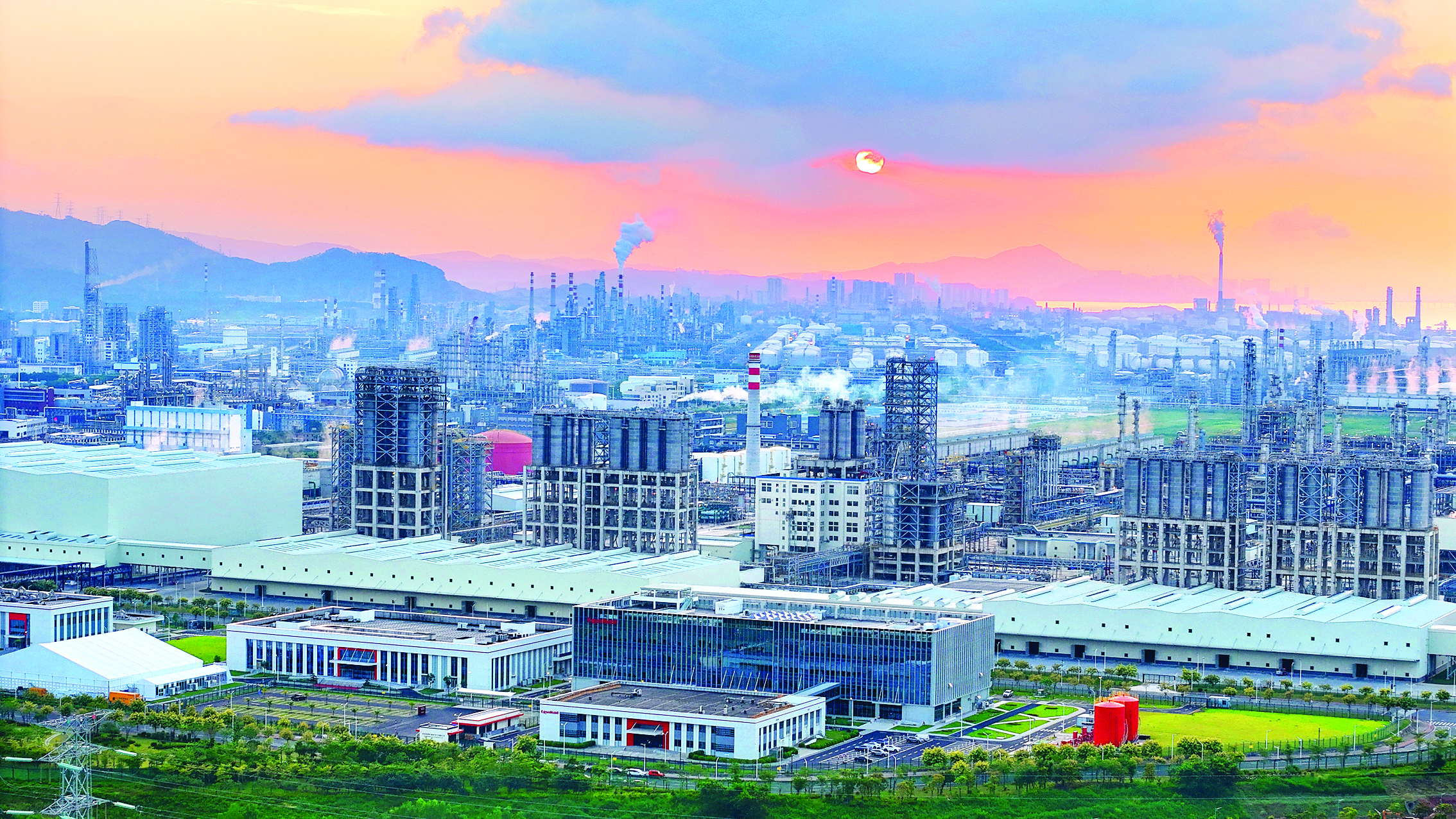     埃克森美孚惠州乙烯项目。惠州日报记者王建桥 摄