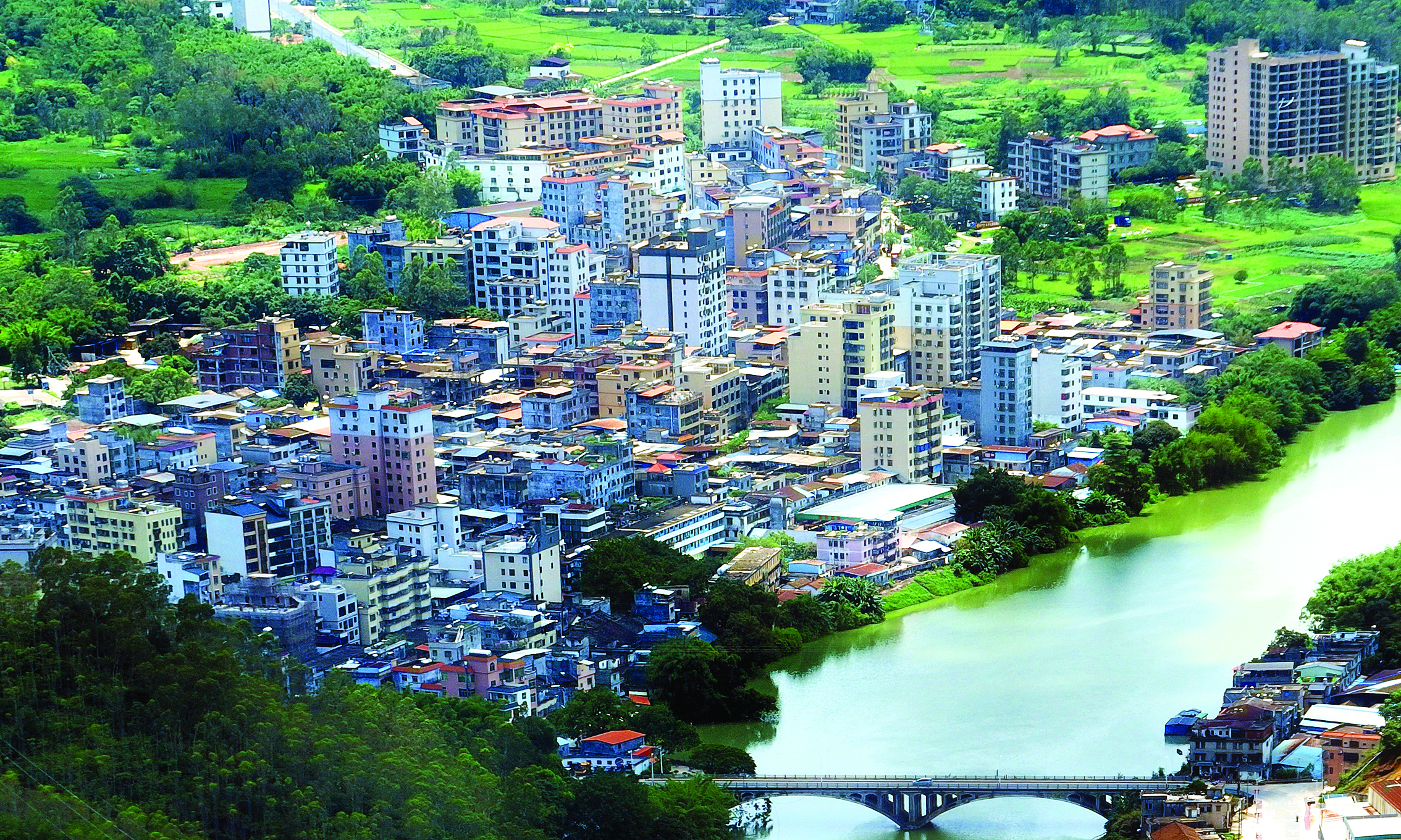     龙门县麻榨镇入列全省第三批“百千万工程”典型镇培育名单。