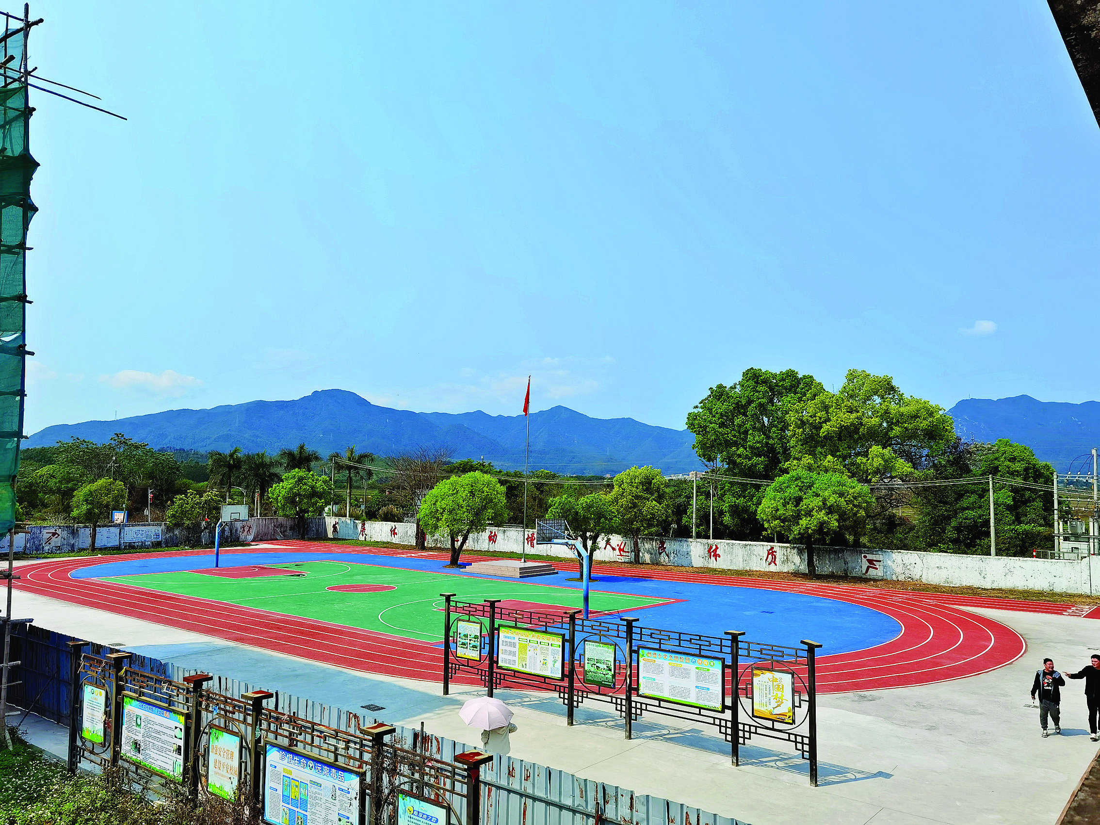     沙桥小学新建跑道。