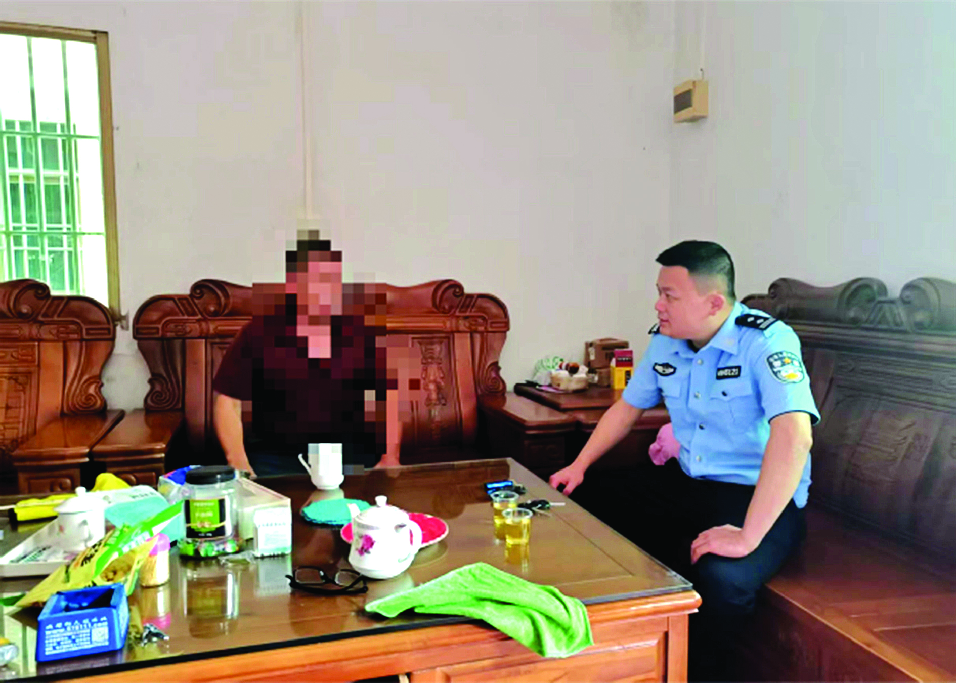     走访社区矫正对象。