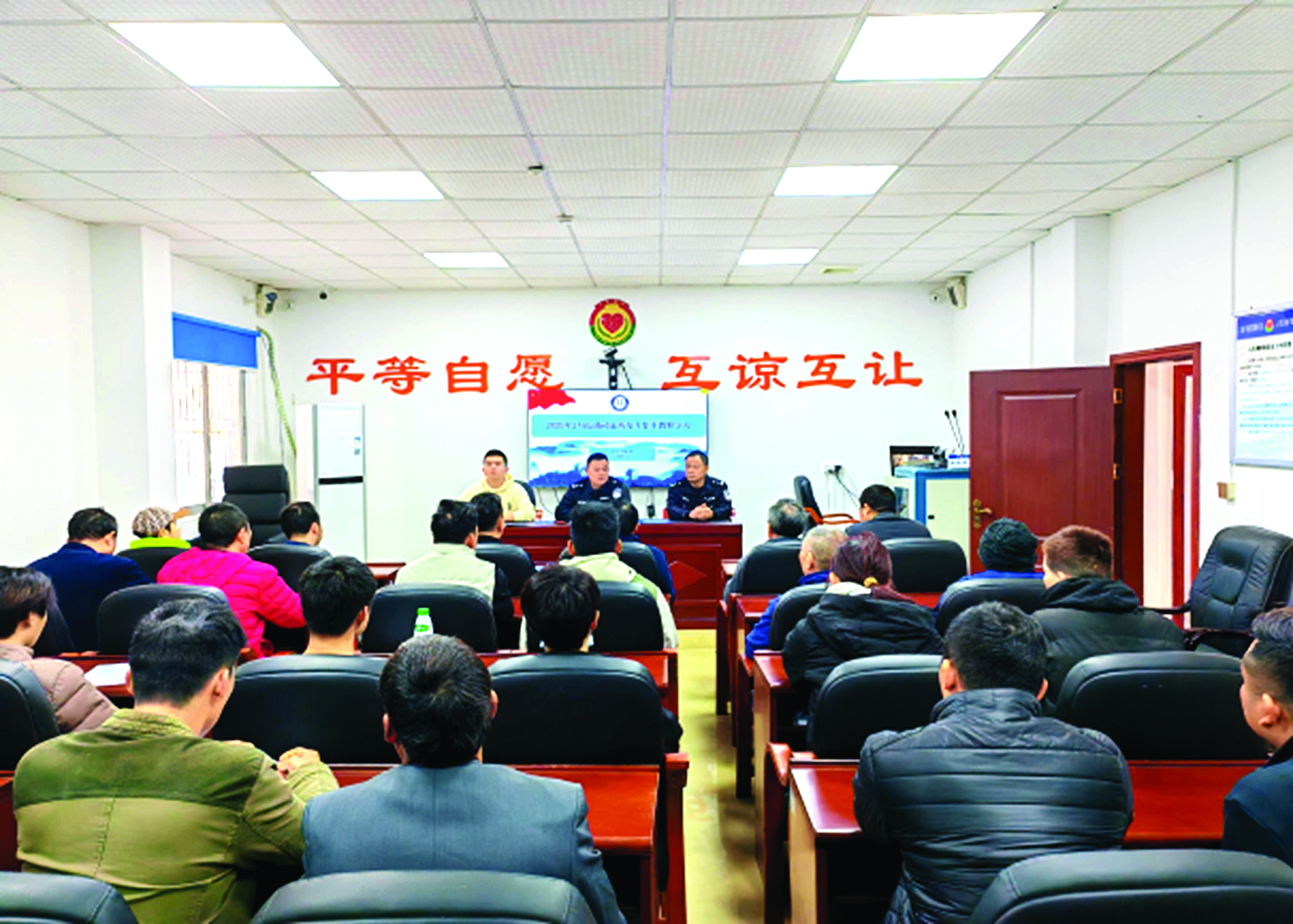     开展警示、震撼教育。本组图片由大亚湾区政法信访办公室提供