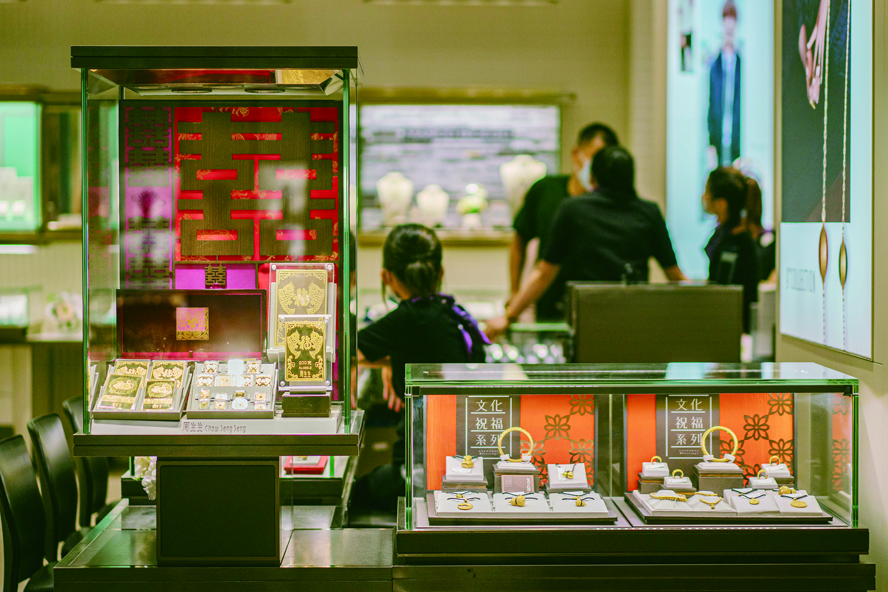     黄金产品多样化，深受年轻人欢迎。惠州日报记者周楠 摄