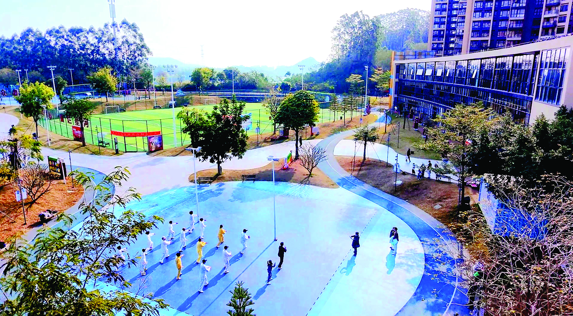     居民在惠阳淡水星河社区文体中心练习太极拳。惠州日报记者许文昌 摄