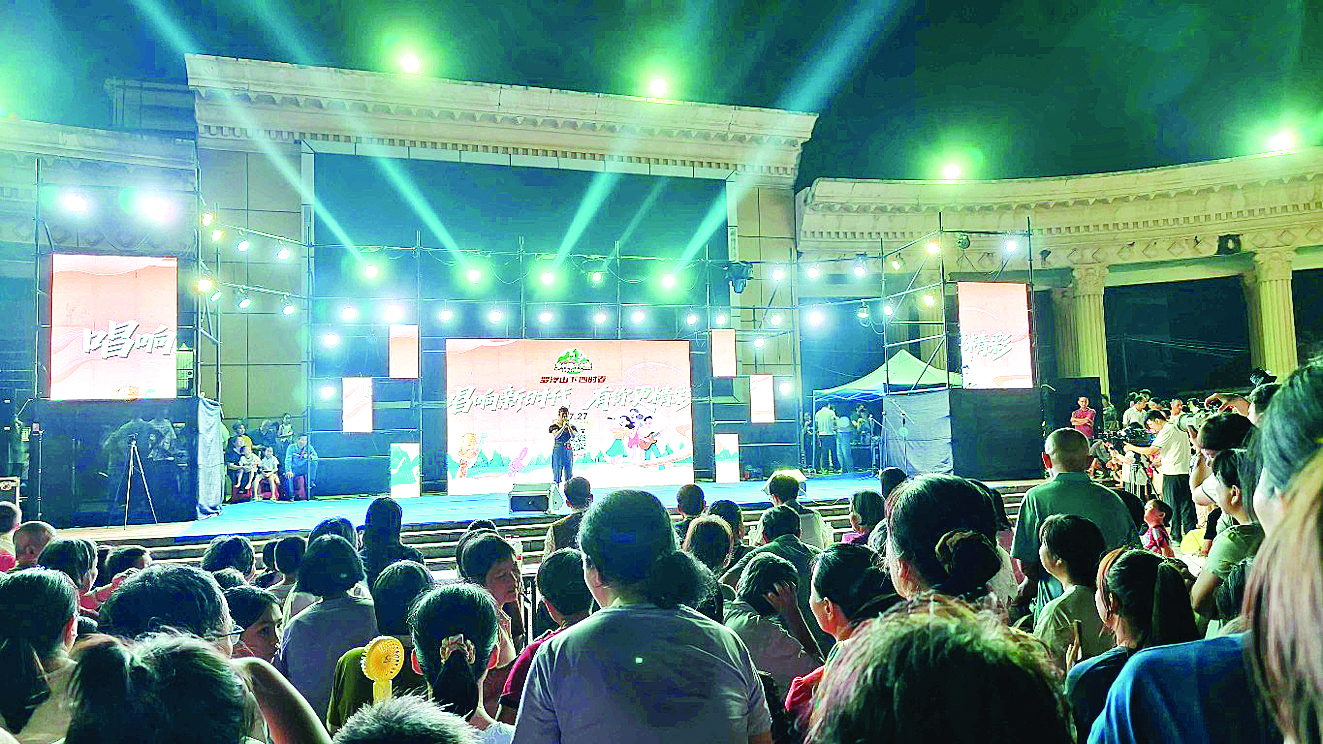     火爆的海选现场。