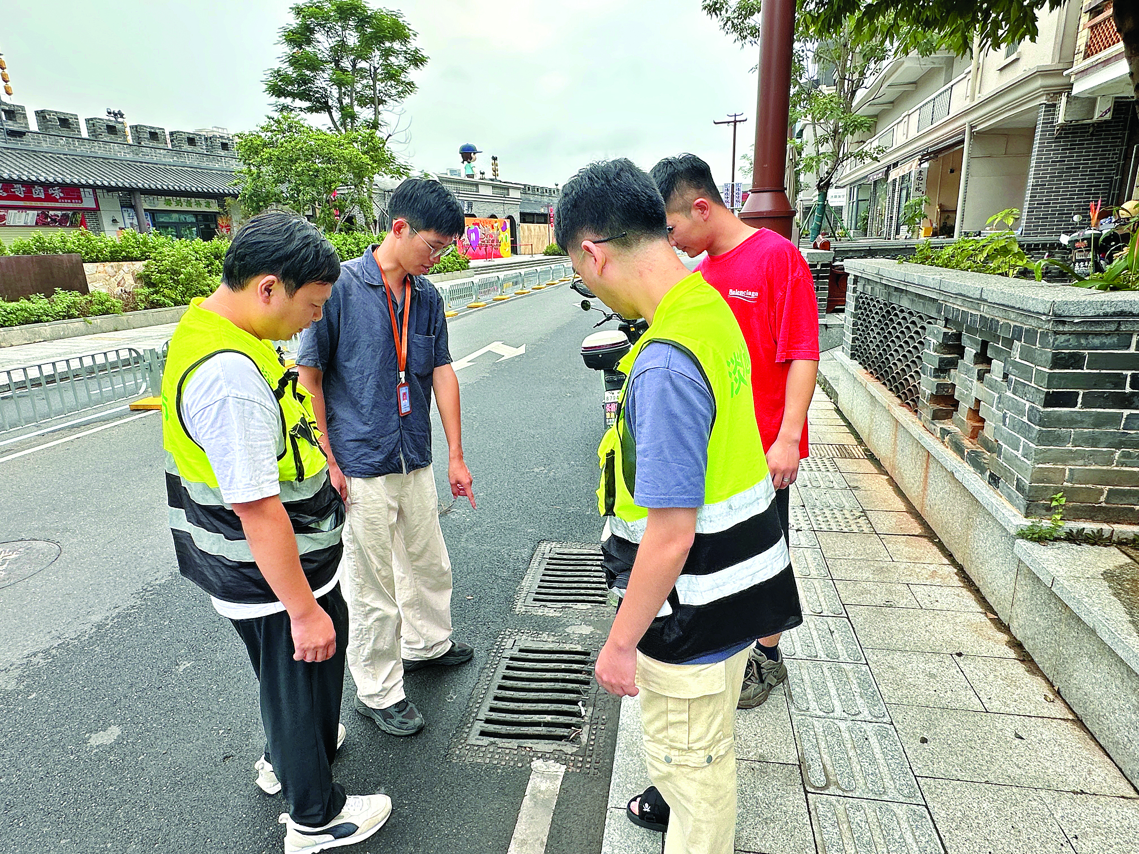     淡水坝尾社区迅速响应并解决雨水井发臭之事。