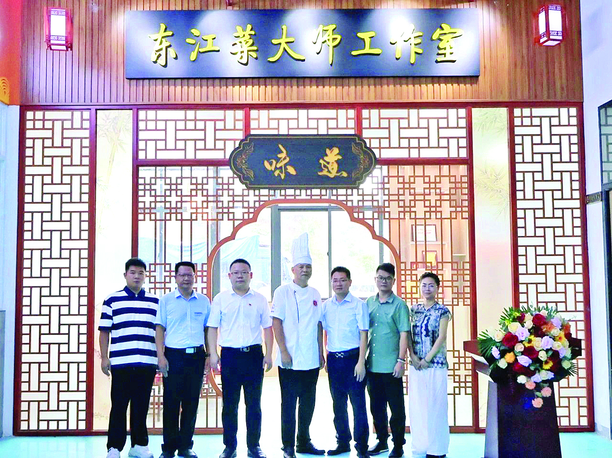     ▲惠州理工学校东江菜大师工作室揭牌。