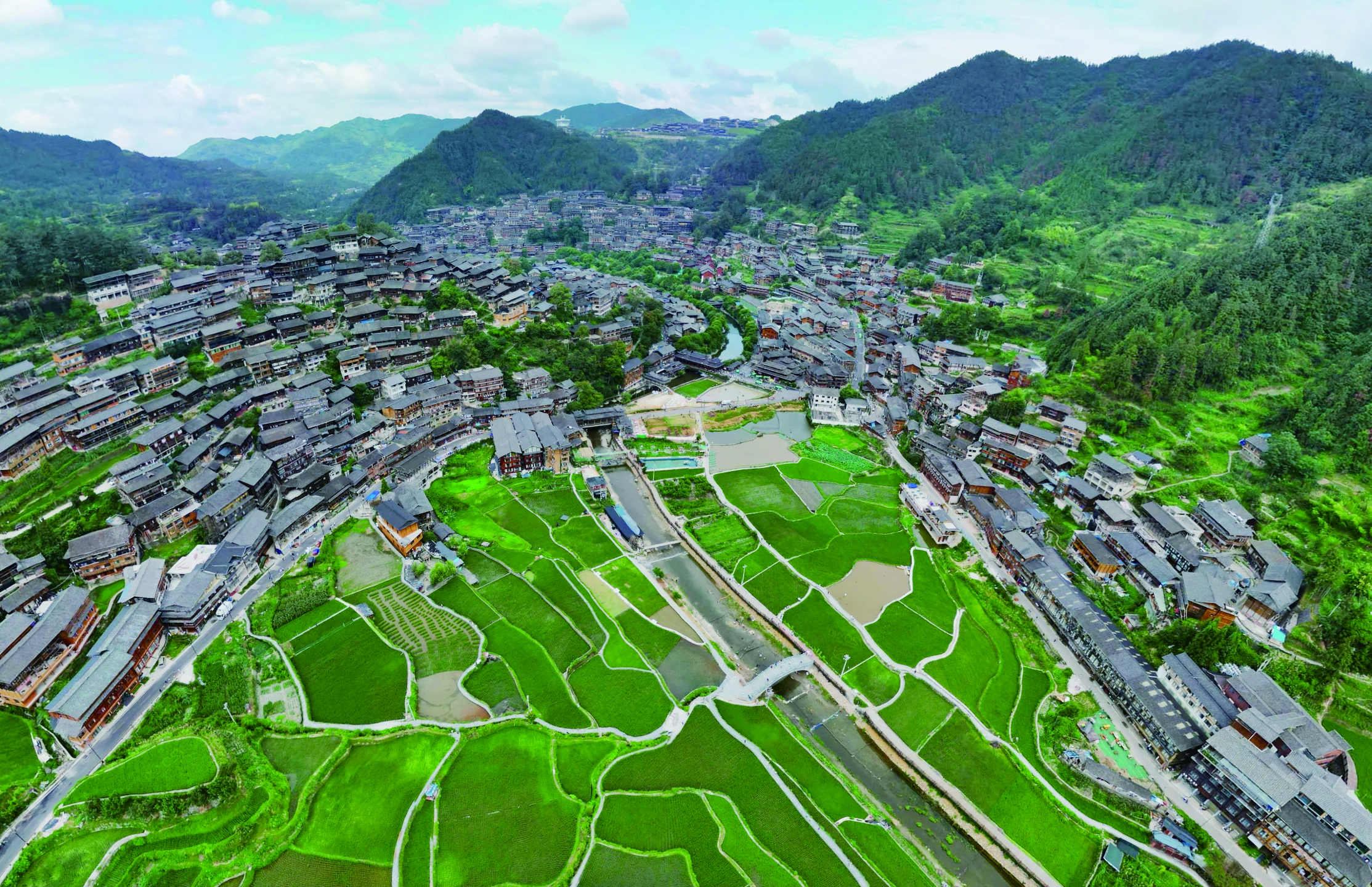     西江千户苗寨。