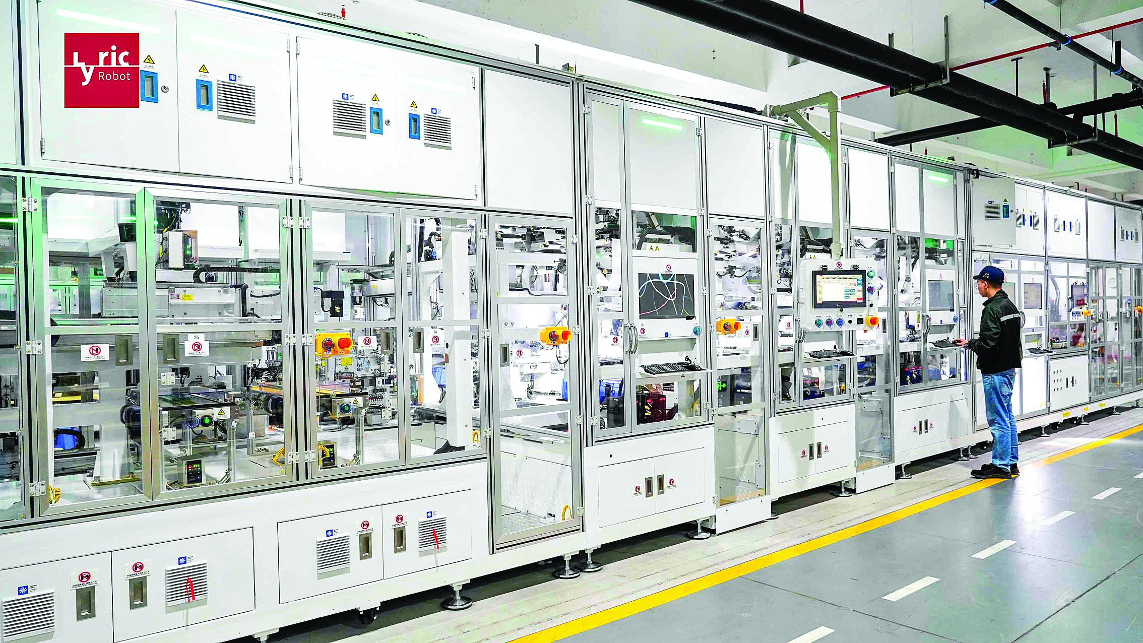     利元亨深化师徒制培养模式，让新人在手把手带教中快速成长。惠州日报记者谢菁菁 通讯员陈丽凡 摄