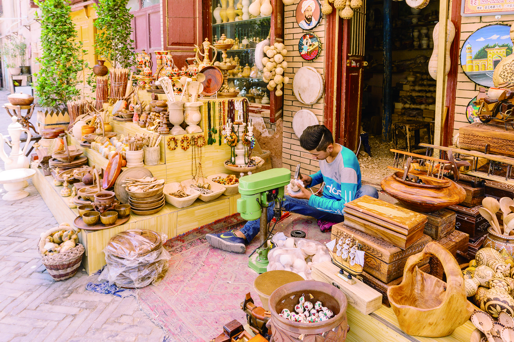     喀什街头的手工作坊。