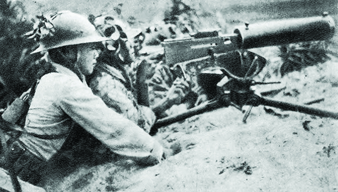     中国守军在惠州城郊用重型机关枪阻击日军。惠州日报记者严艺超 翻拍