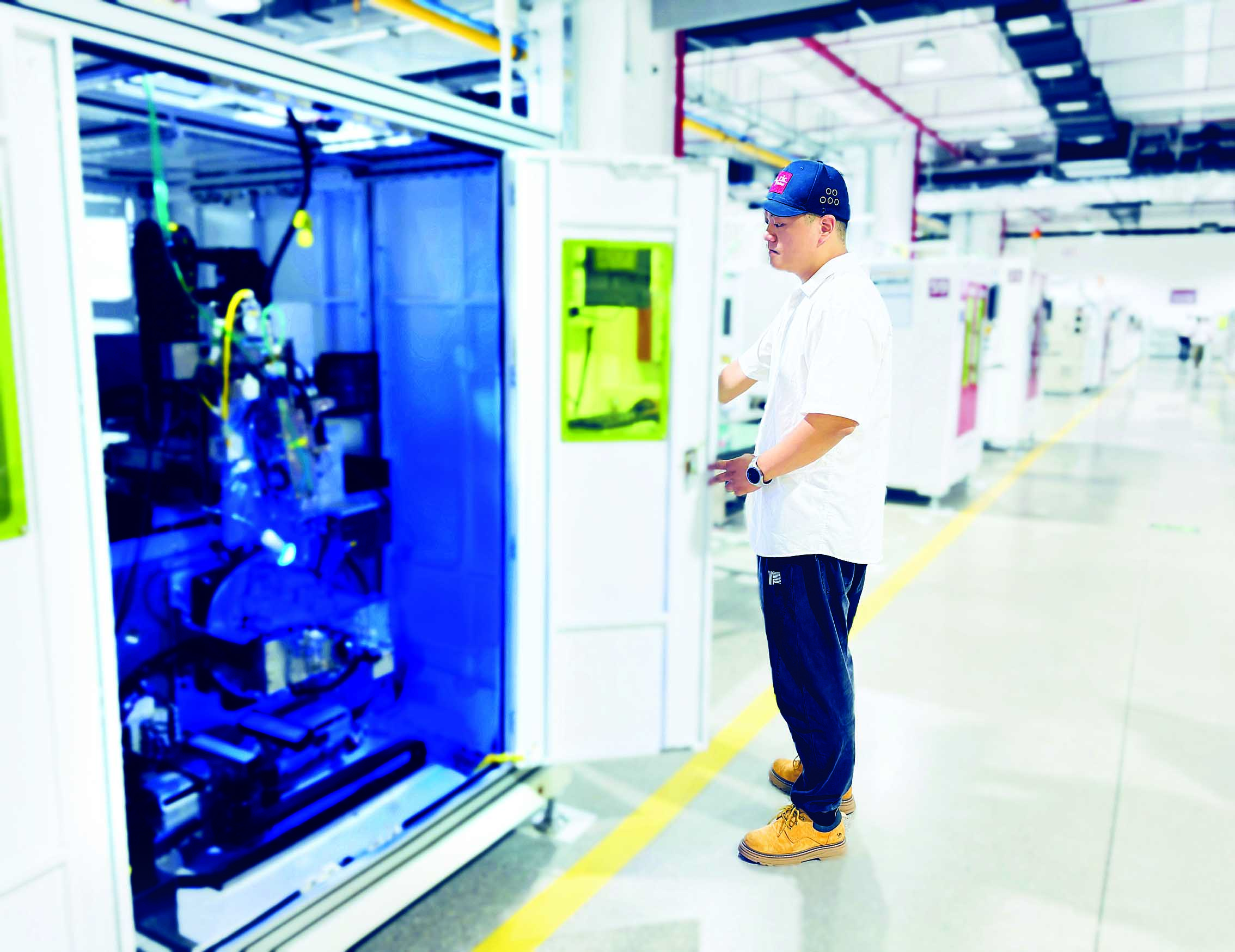     微米级焊缝检测专利被应用到多种工业场景。    惠州日报记者谢菁菁 通讯员陈丽凡 摄