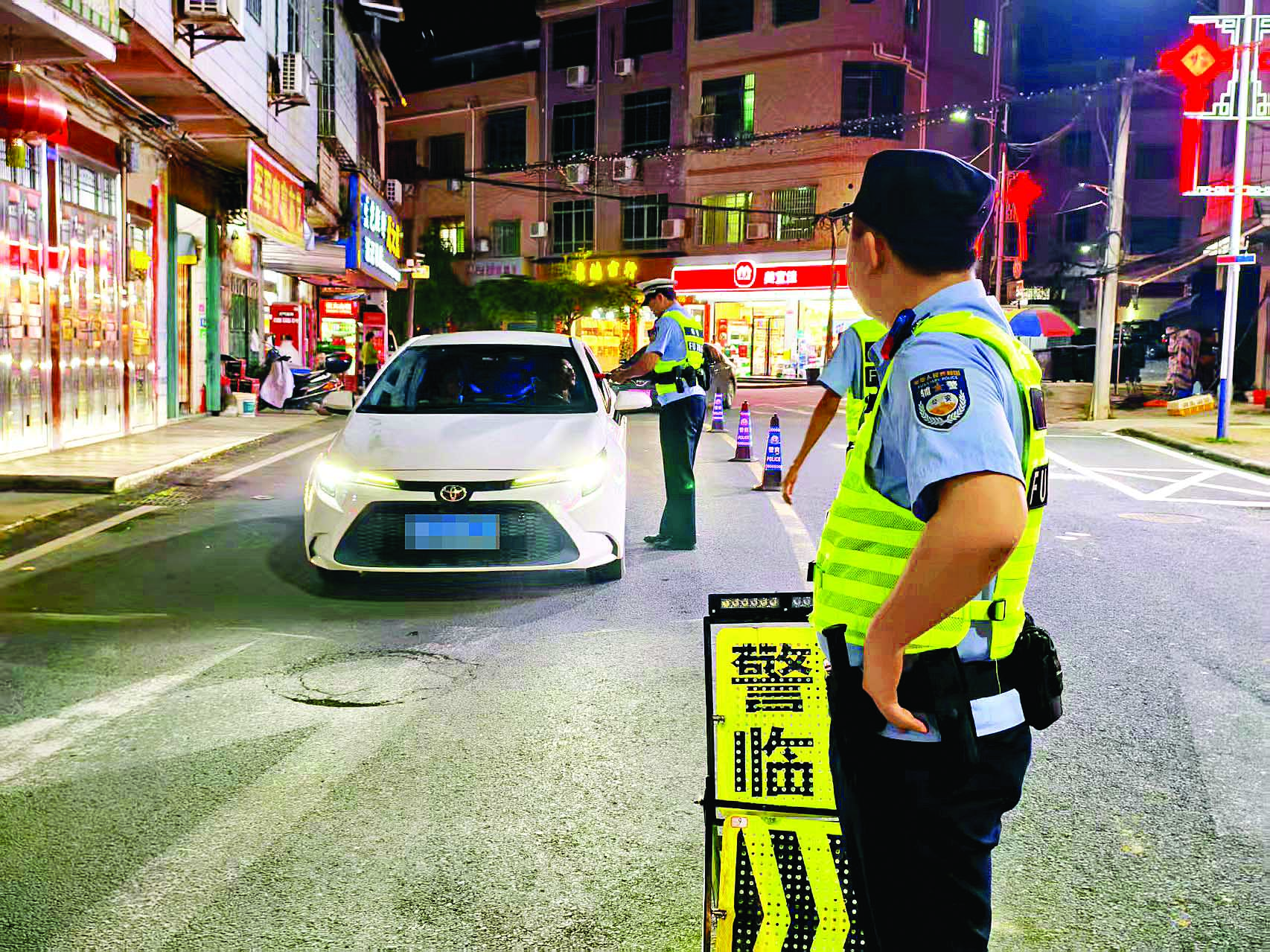     惠州交警持续开展夏季交通安全整治行动，严查交通违法行为。    惠州交警供图