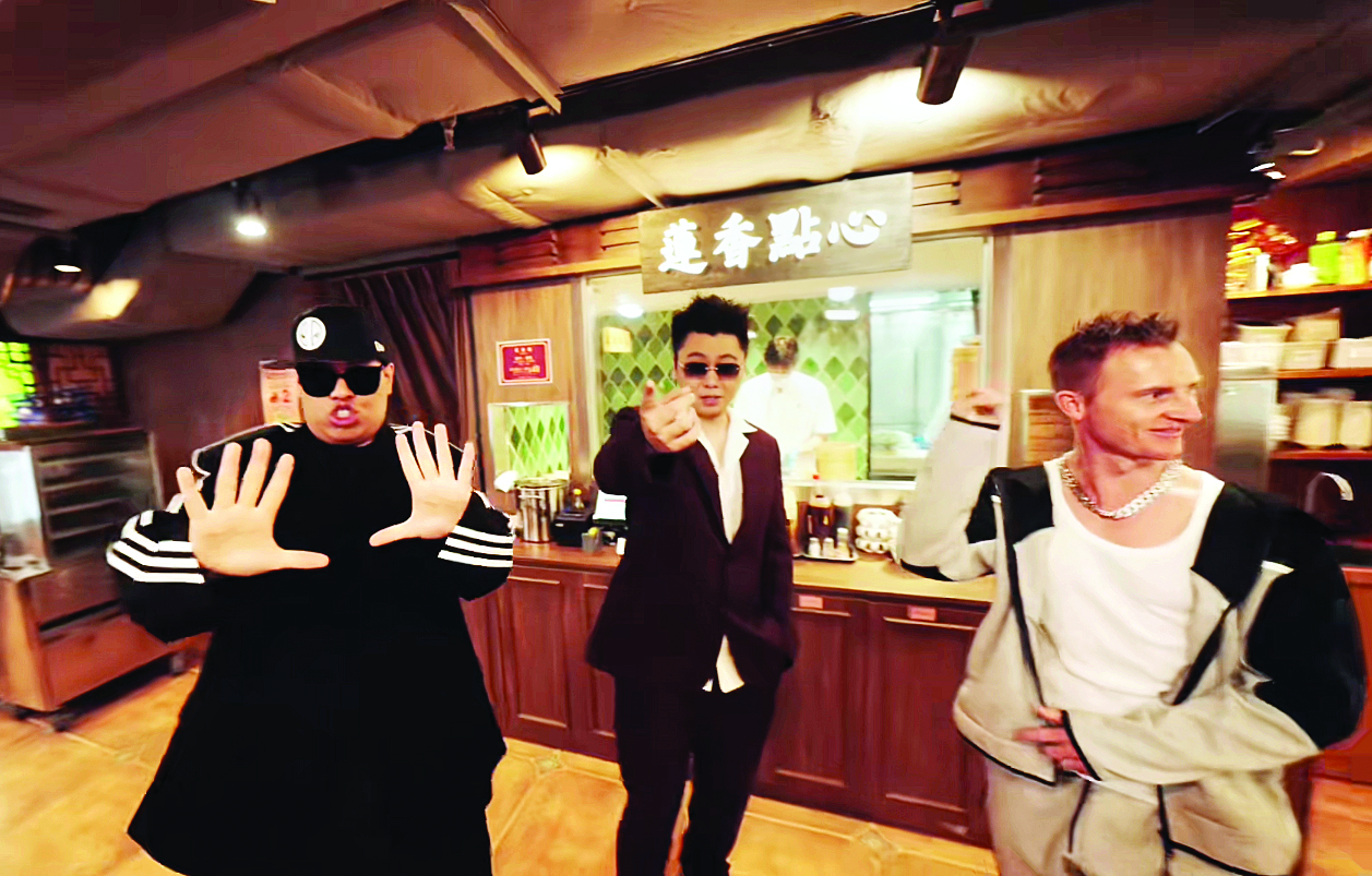     揽佬《大展鸿图》MV截图。