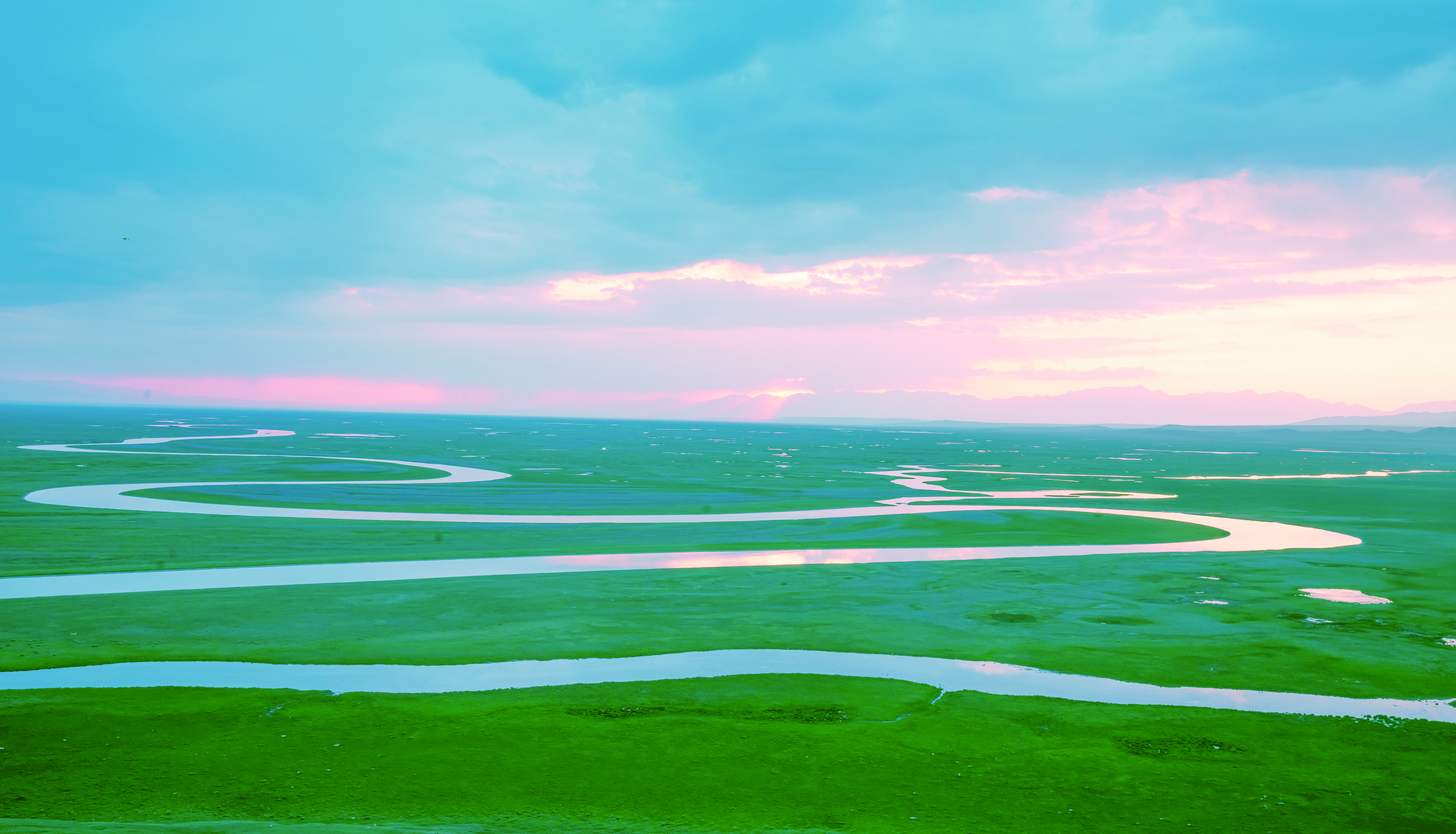     巴音布鲁克草原——九曲十八弯。