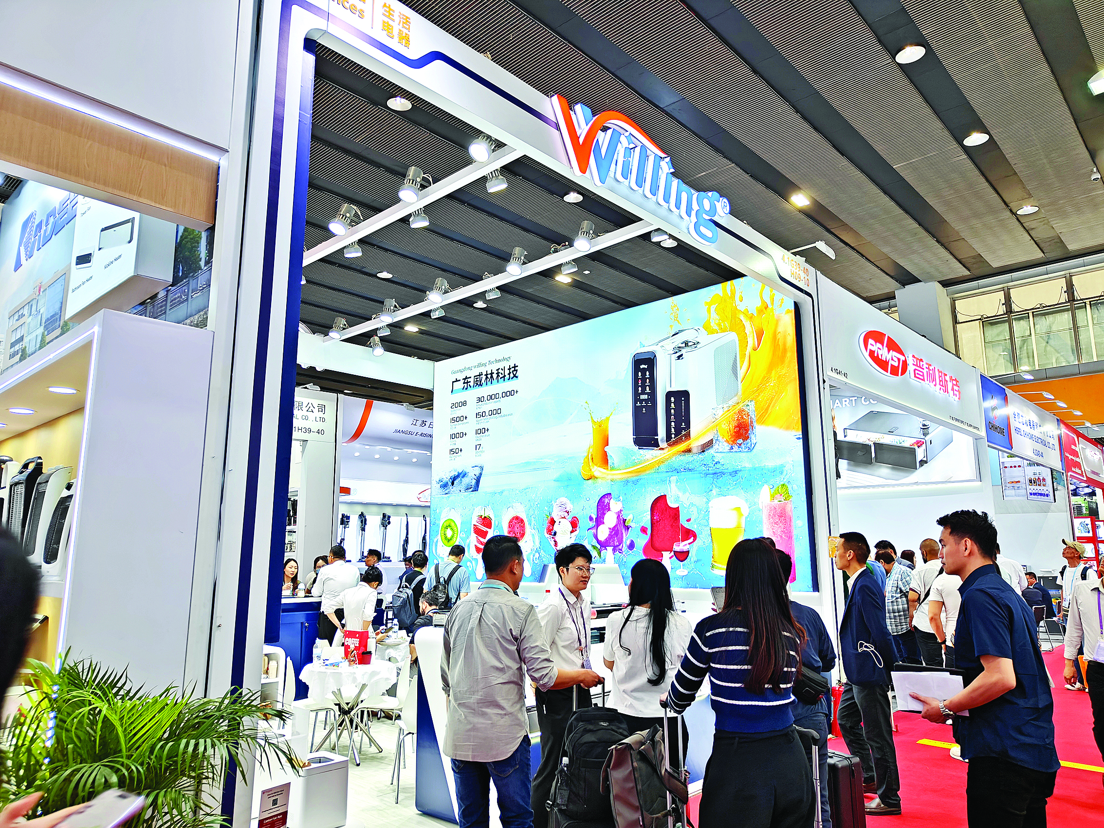     惠州企业威林科技携众多“含新量”高的小家电亮相第137届广交会。惠州日报记者刘炜炜 摄