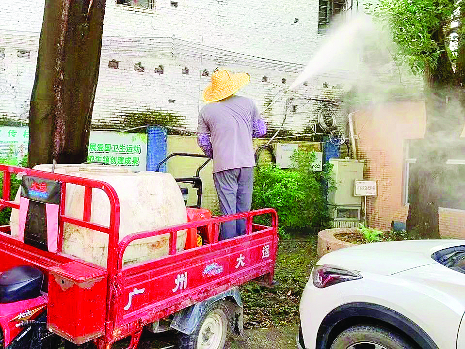     蚊虫消杀。石湾镇供图