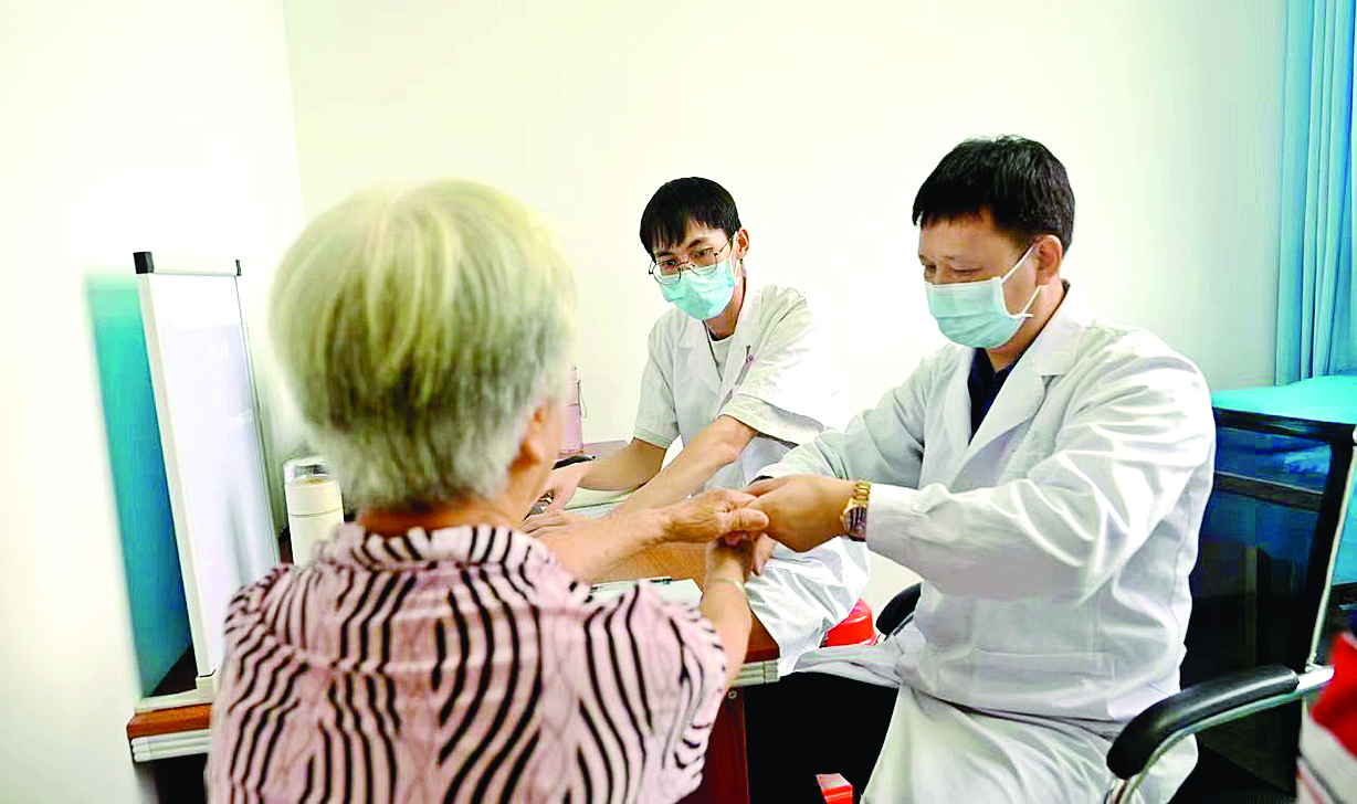     乡镇群众在“家门口”享受优质诊疗服务。    惠州日报记者黄宇翔 通讯员龙融心 摄