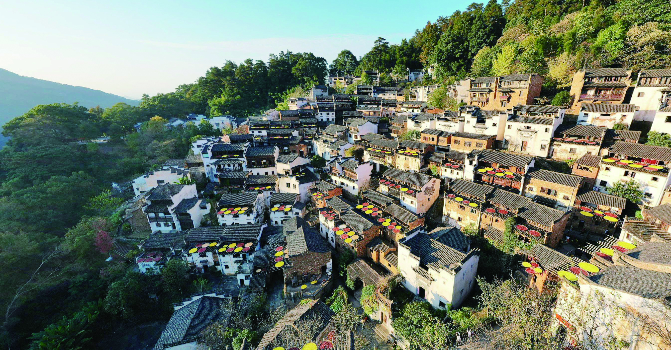     江西婺源篁岭晒秋。