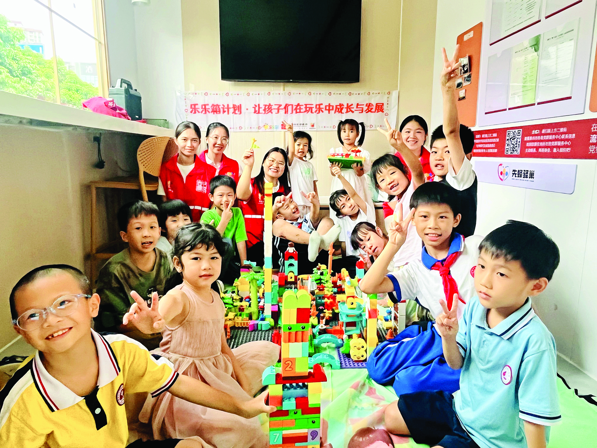     方向公益协会组织青少年儿童在先“蜂”驿巢开展积木拼搭公益课活动。