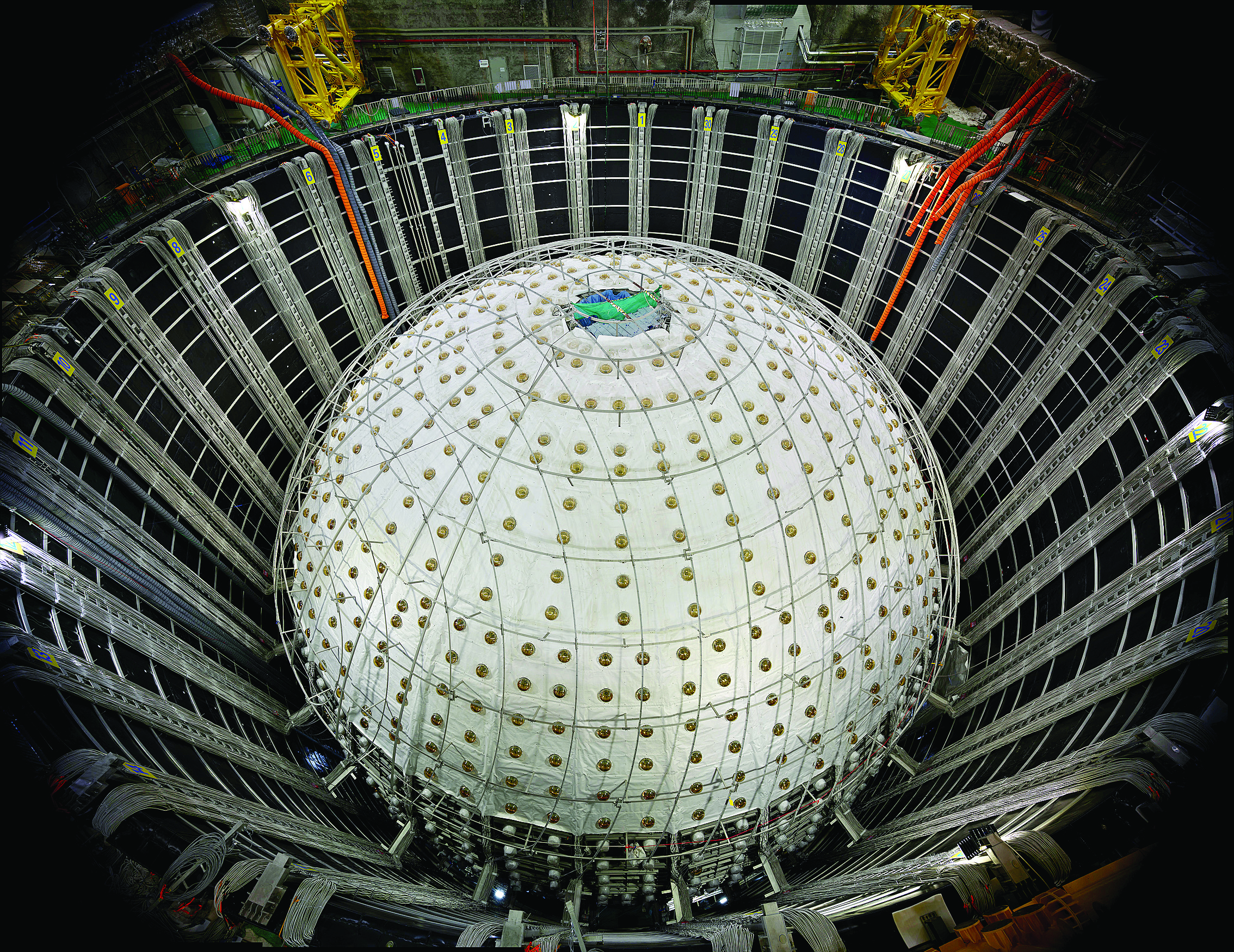     江门中微子实验中心探测器。本组图片 新华社发