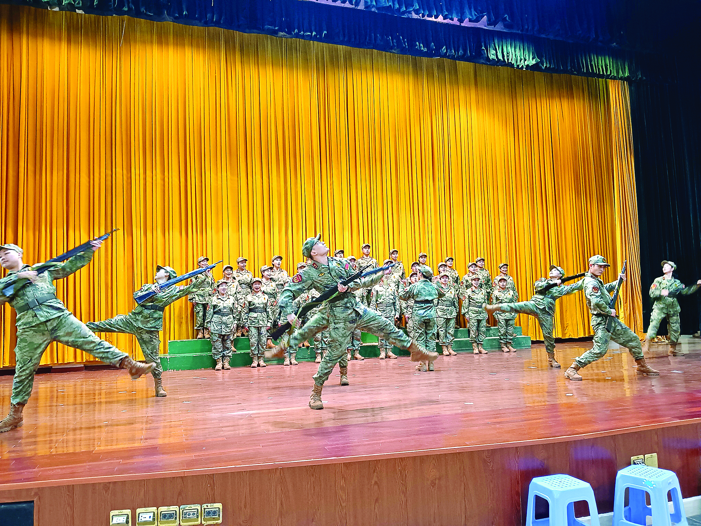     《小星山精神代代传》唱演成员在排练。