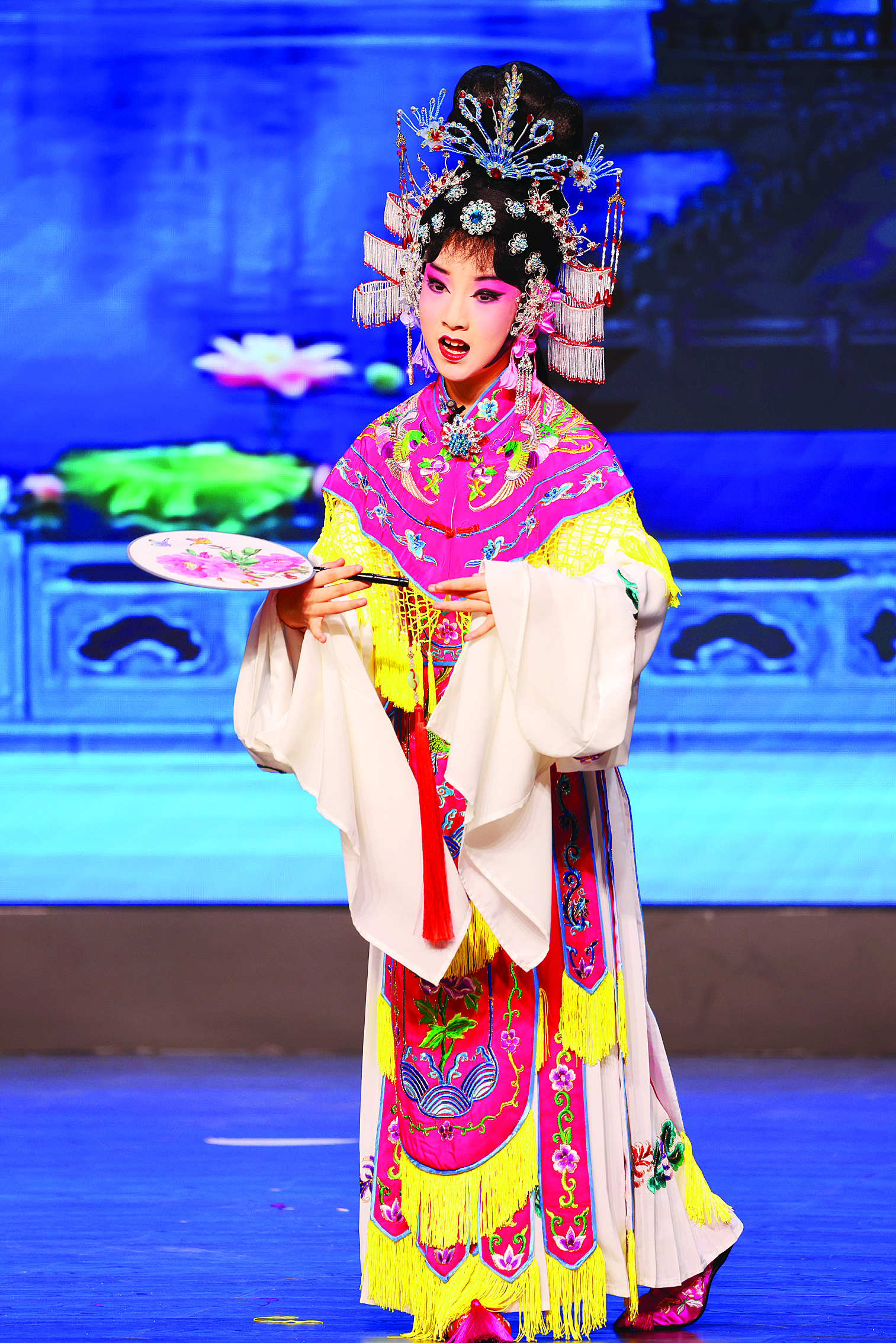     香港的胡馨元演出《霸王别姬》。